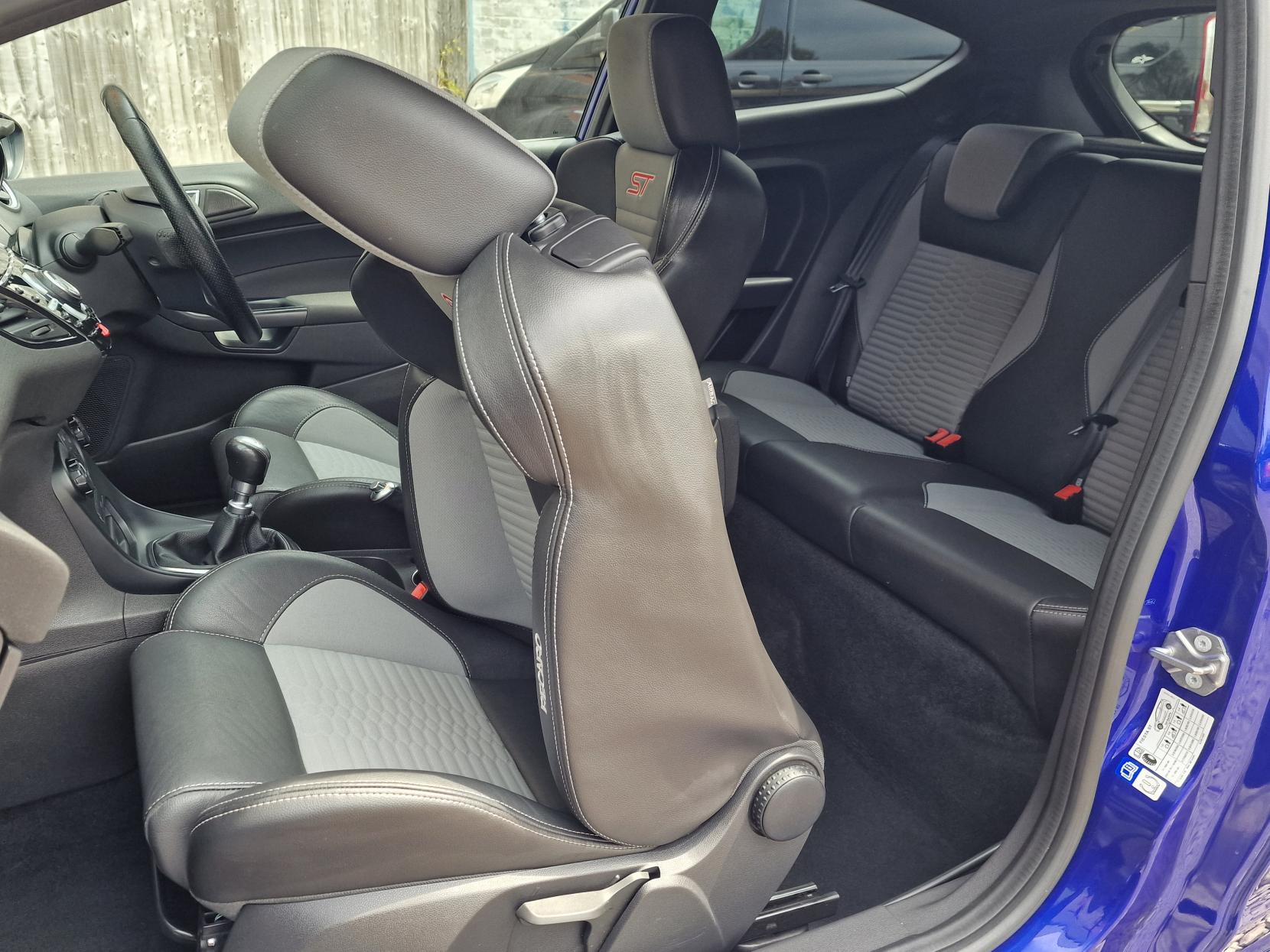 Ford Fiesta 1.6T EcoBoost ST-3 Hatchback 3dr Petrol Manual Euro 6 (182 ps)