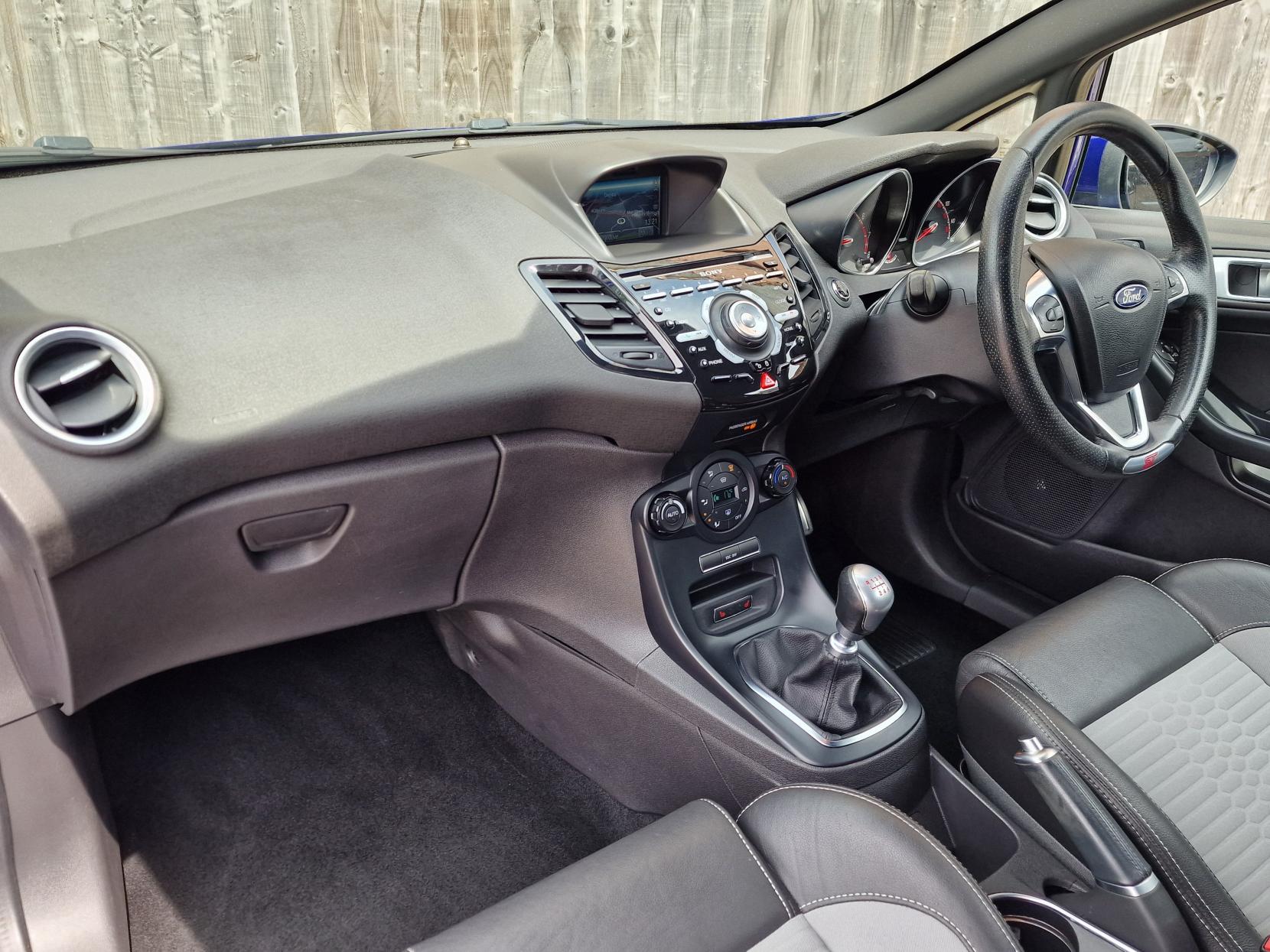 Ford Fiesta 1.6T EcoBoost ST-3 Hatchback 3dr Petrol Manual Euro 6 (182 ps)