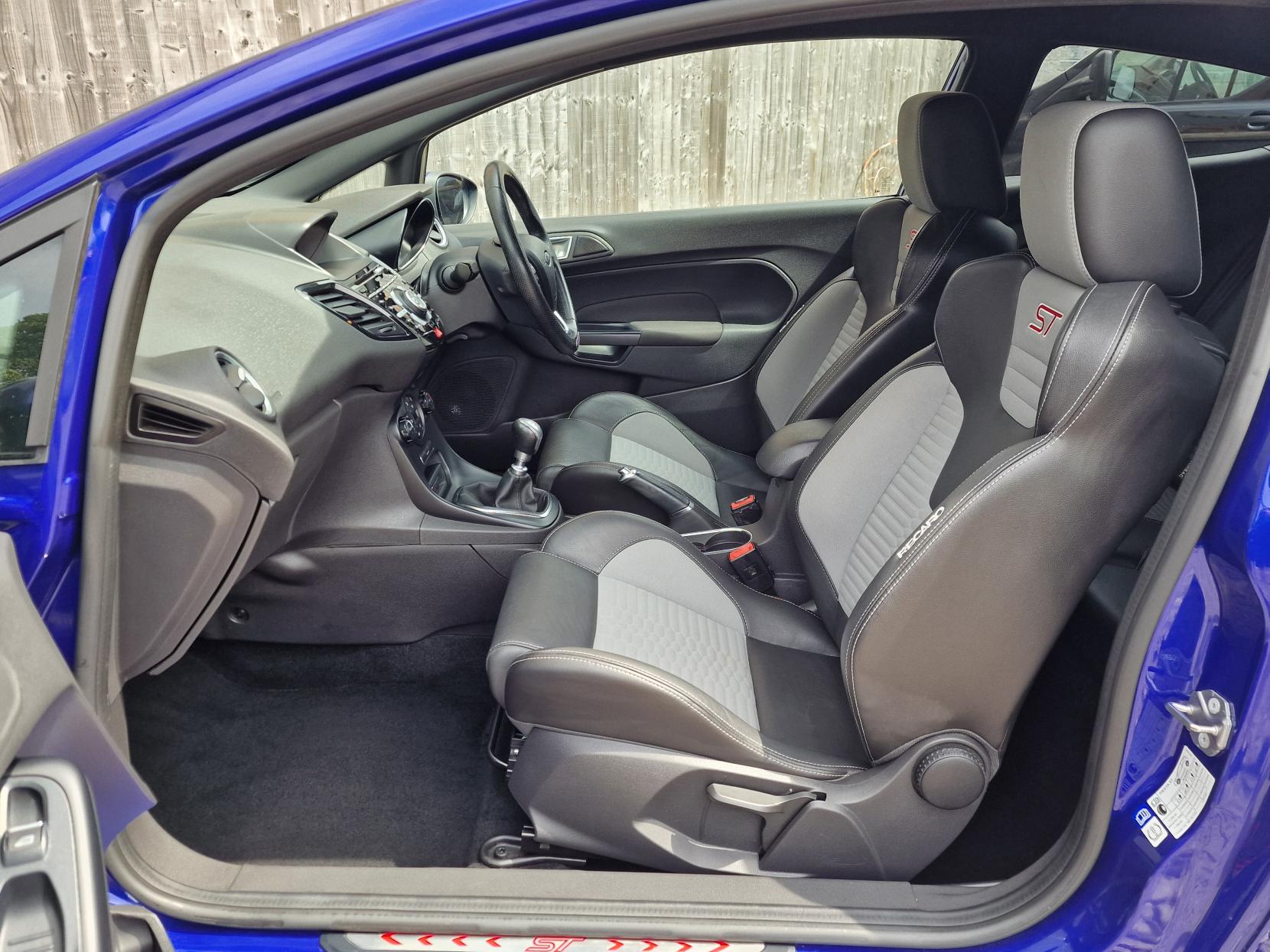 Ford Fiesta 1.6T EcoBoost ST-3 Hatchback 3dr Petrol Manual Euro 6 (182 ps)