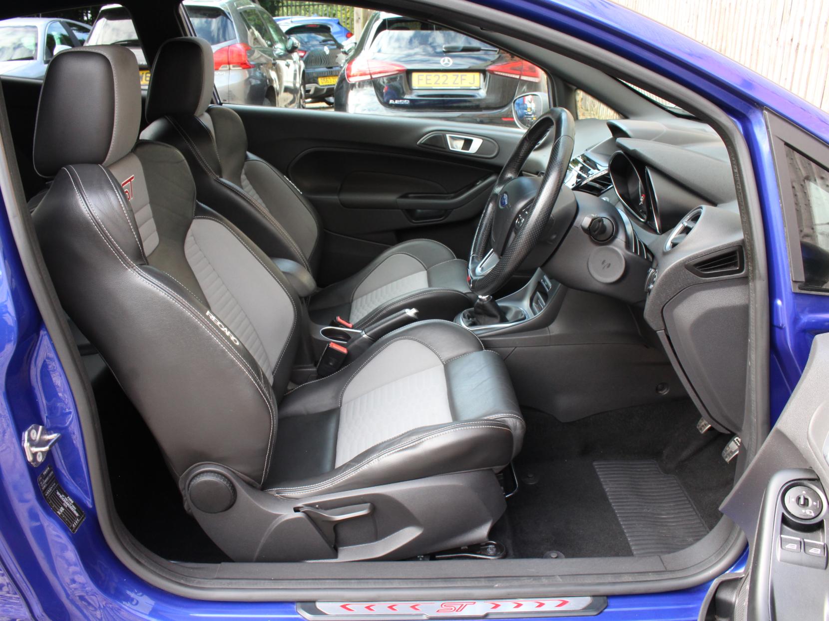 Ford Fiesta 1.6T EcoBoost ST-3 Hatchback 3dr Petrol Manual Euro 6 (182 ps)