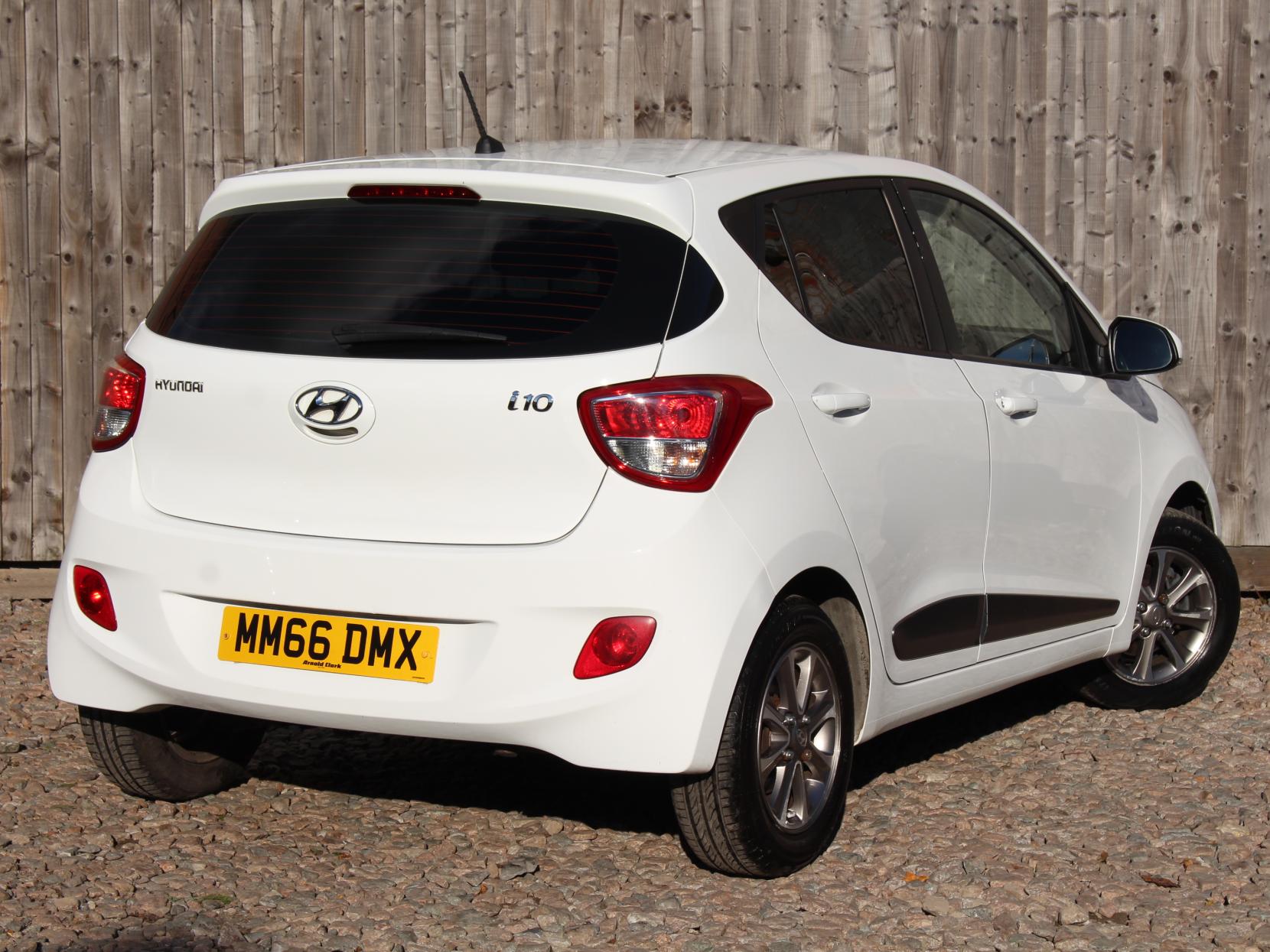 Hyundai i10 1.2 Premium Hatchback 5dr Petrol Auto Euro 6 (87 ps)