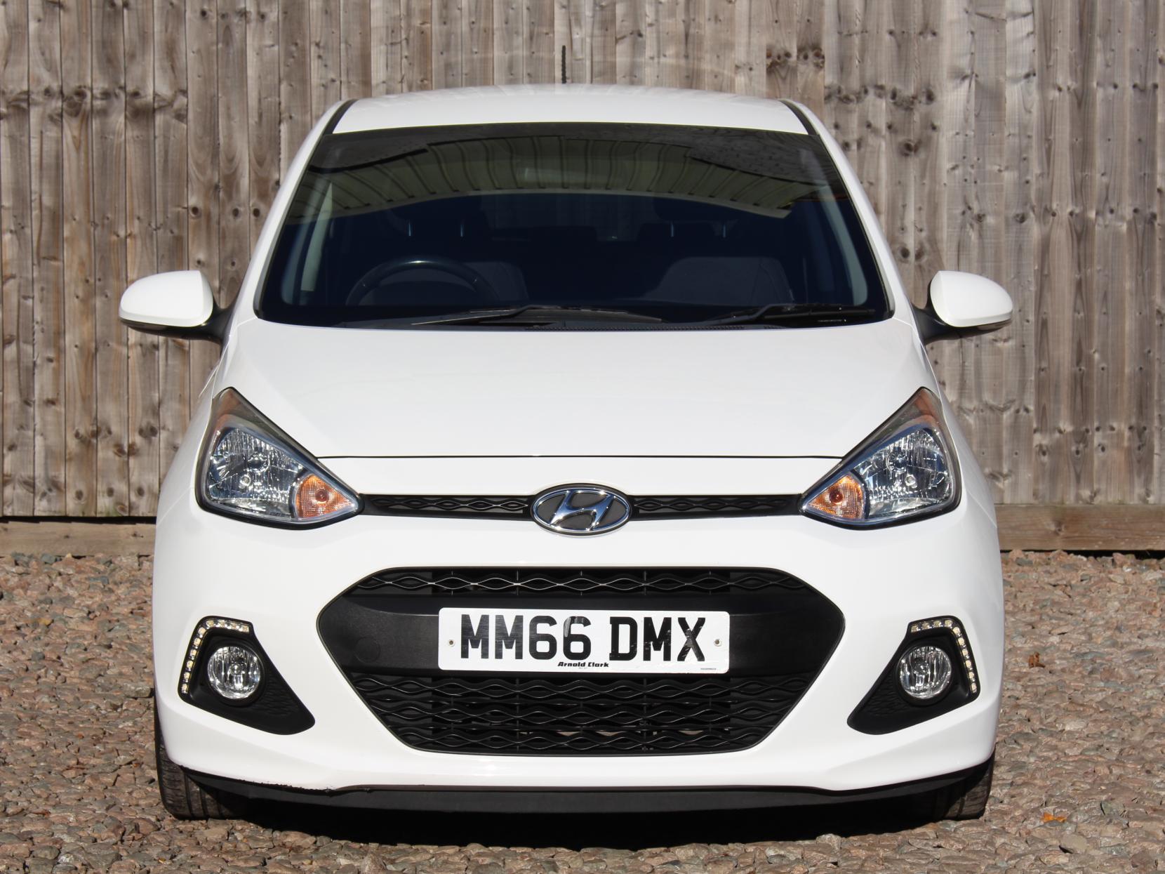 Hyundai i10 1.2 Premium Hatchback 5dr Petrol Auto Euro 6 (87 ps)