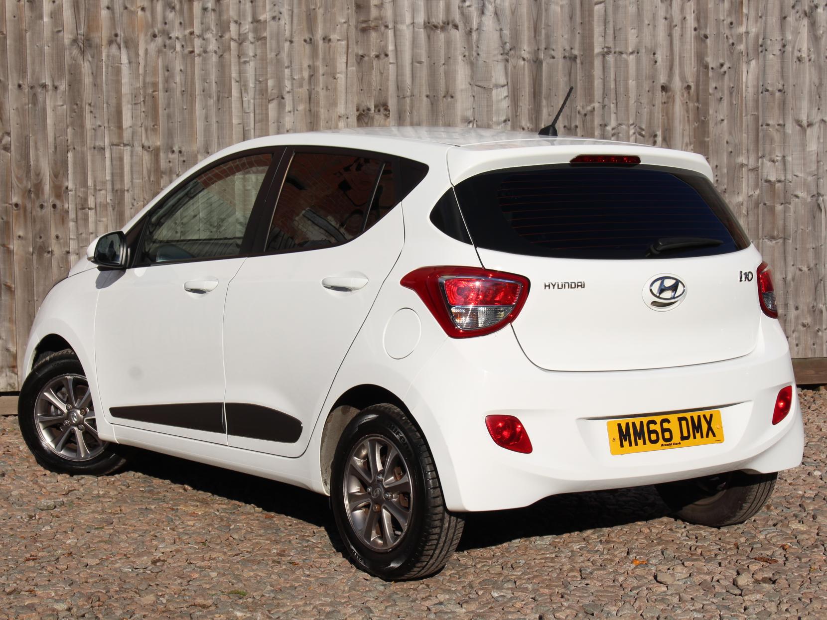 Hyundai i10 1.2 Premium Hatchback 5dr Petrol Auto Euro 6 (87 ps)