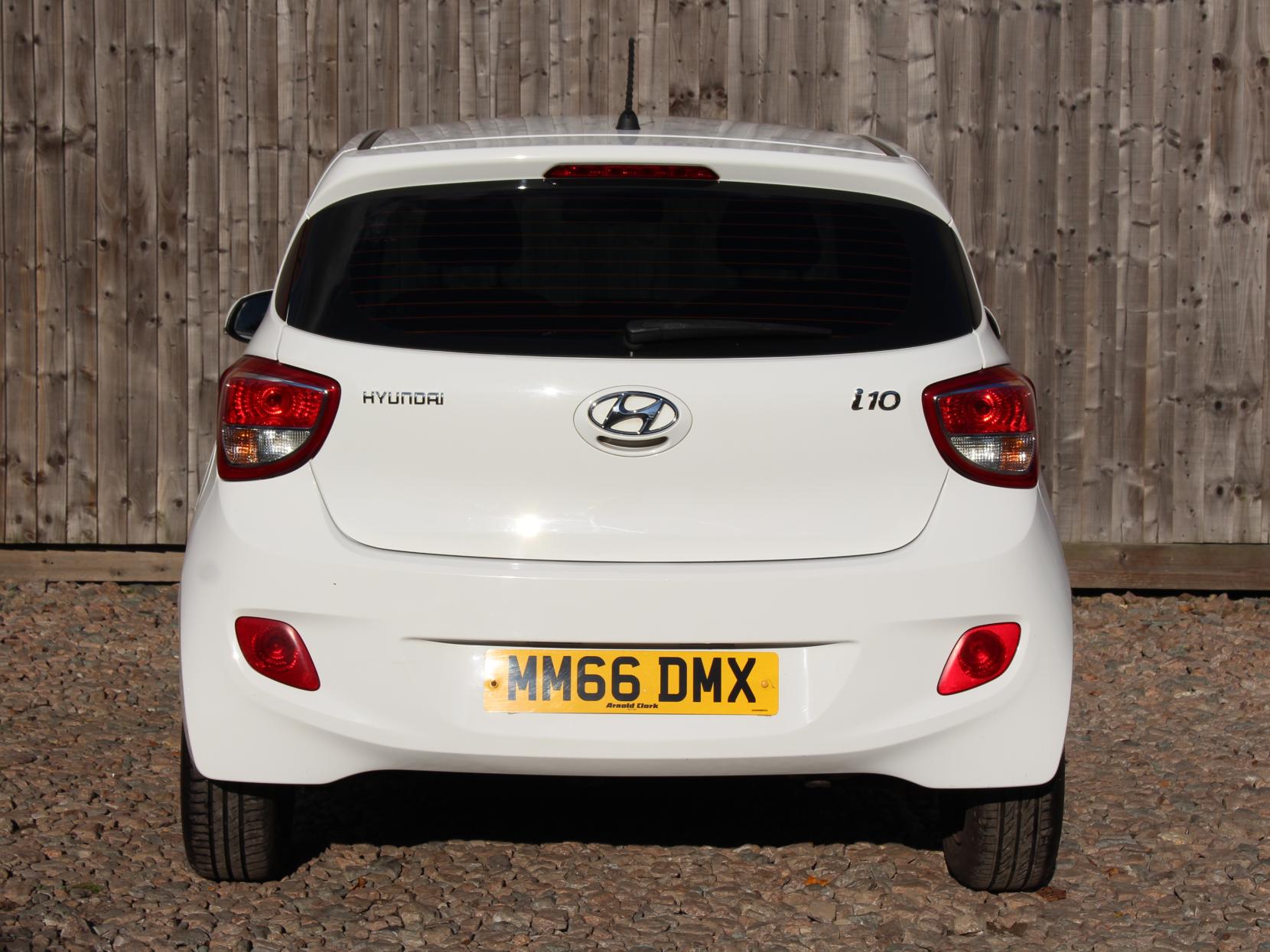 Hyundai i10 1.2 Premium Hatchback 5dr Petrol Auto Euro 6 (87 ps)