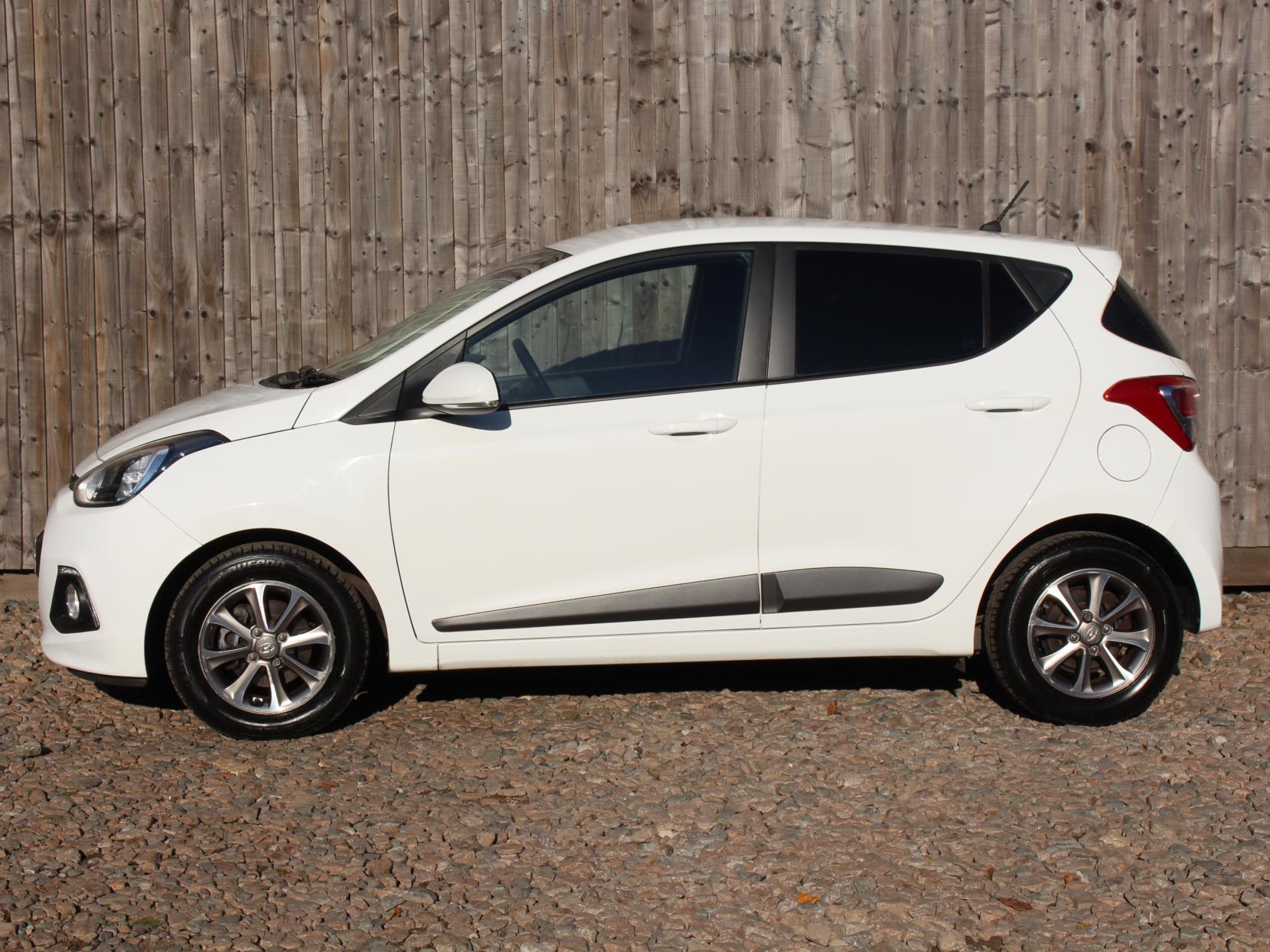 Hyundai i10 1.2 Premium Hatchback 5dr Petrol Auto Euro 6 (87 ps)