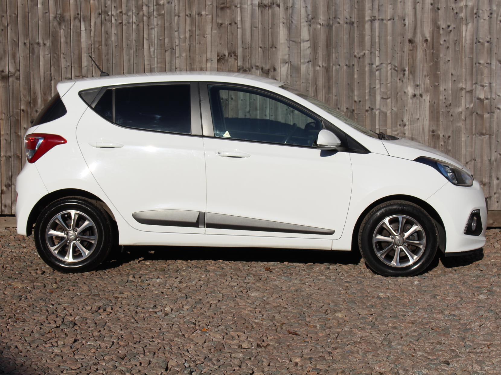 Hyundai i10 1.2 Premium Hatchback 5dr Petrol Auto Euro 6 (87 ps)