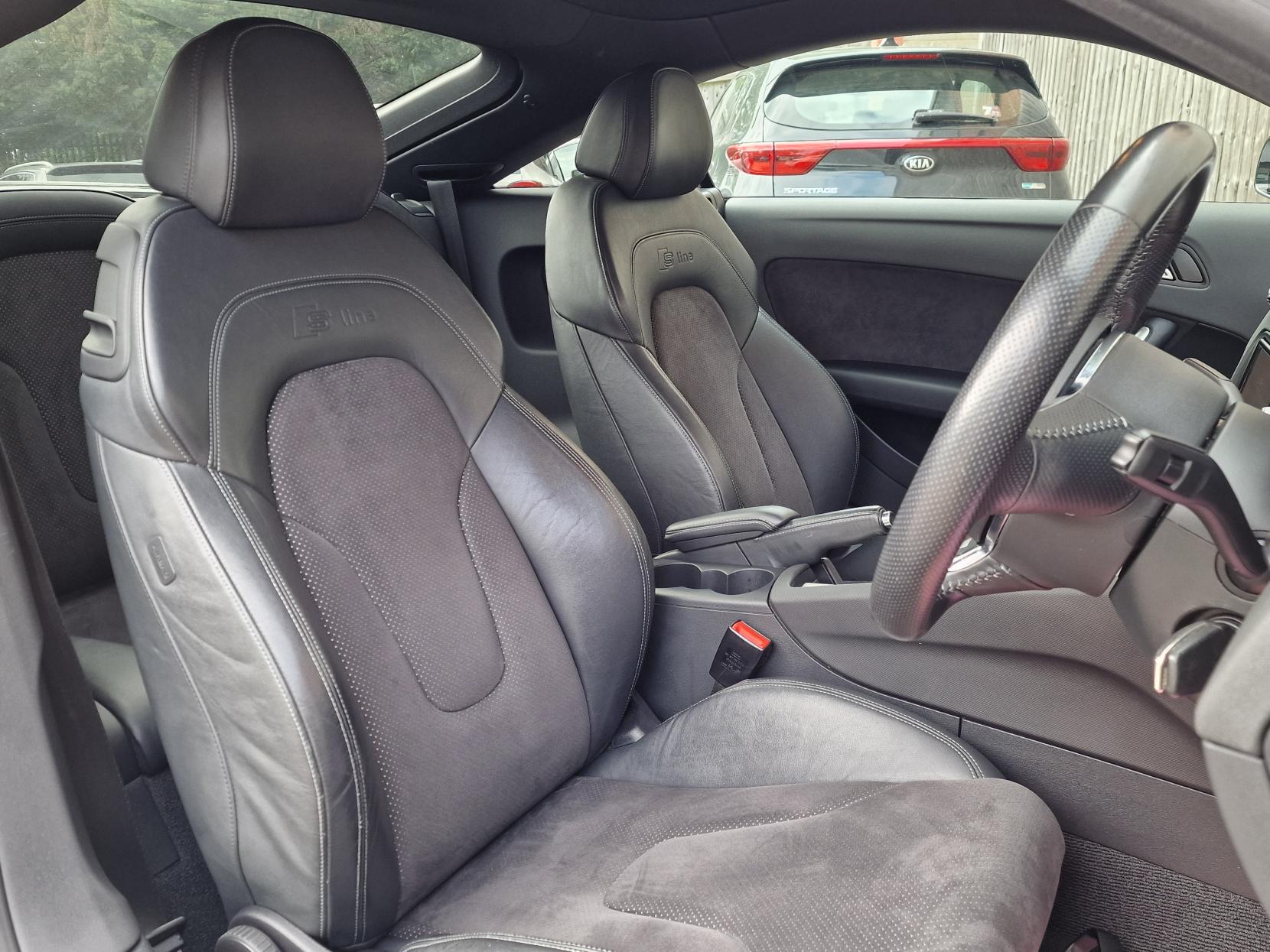 Audi TT 2.0 TFSI Black Edition Coupe 3dr Petrol Manual Euro 5 (s/s) (211 ps)