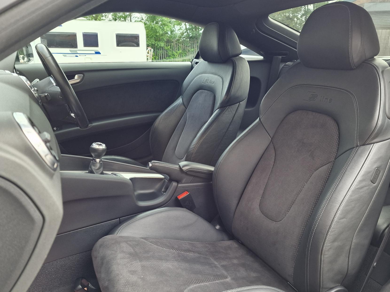 Audi TT 2.0 TFSI Black Edition Coupe 3dr Petrol Manual Euro 5 (s/s) (211 ps)