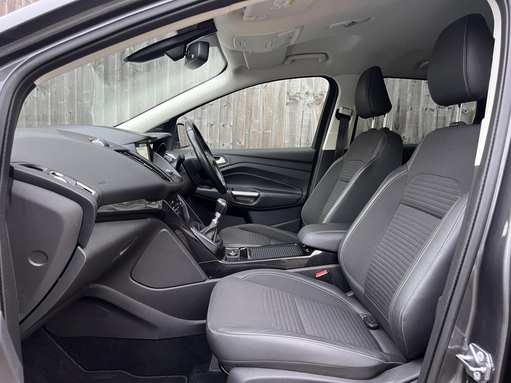 Ford Kuga 2.0 Titanium SUV (2016 - 2020)