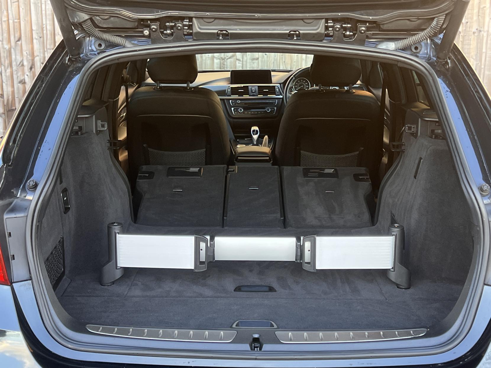 BMW 3 Series 330d M Sport Touring 5dr Diesel Auto xDrive Euro 5 (s/s) (258 ps)