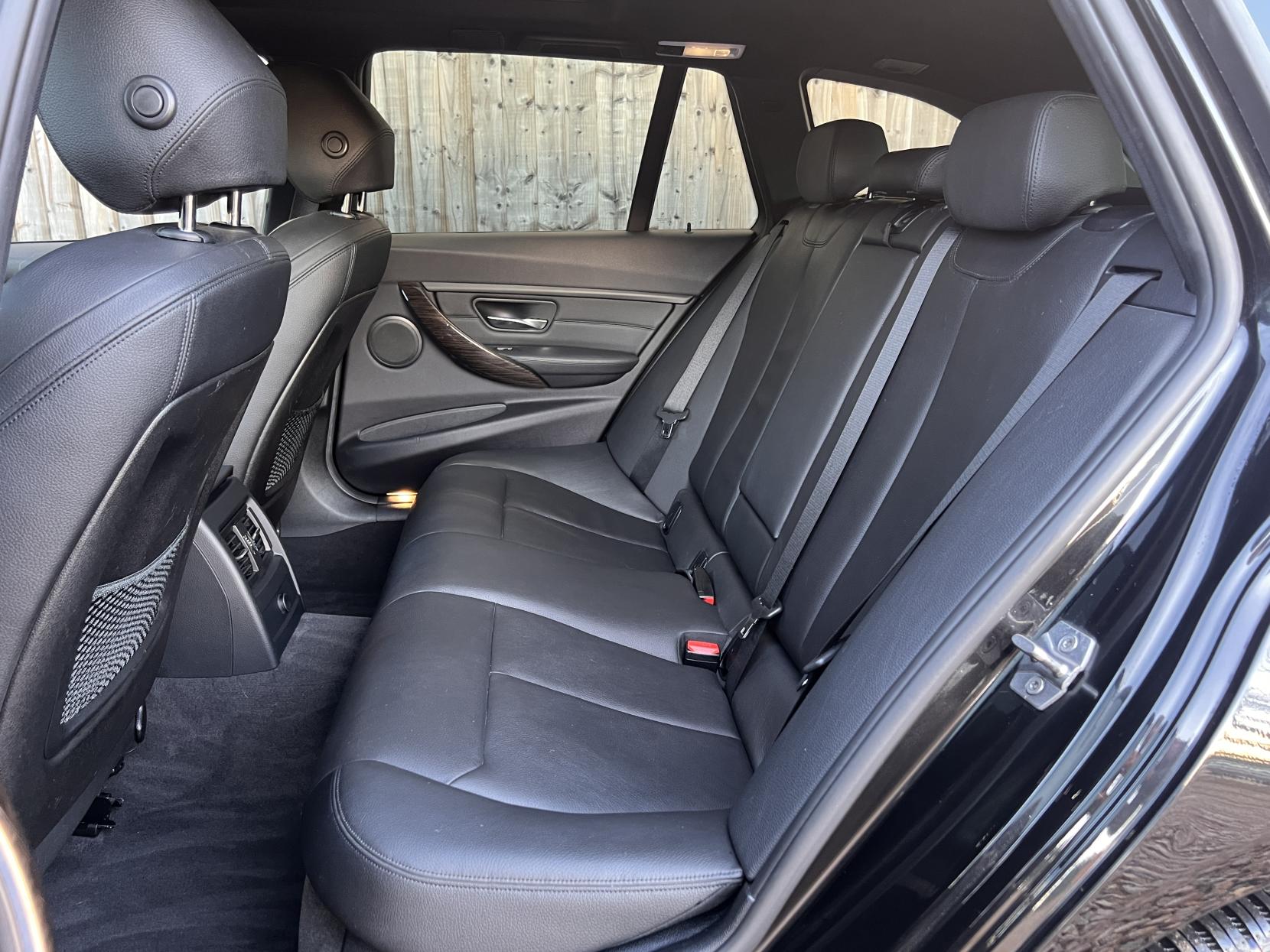 BMW 3 Series 330d M Sport Touring 5dr Diesel Auto xDrive Euro 5 (s/s) (258 ps)