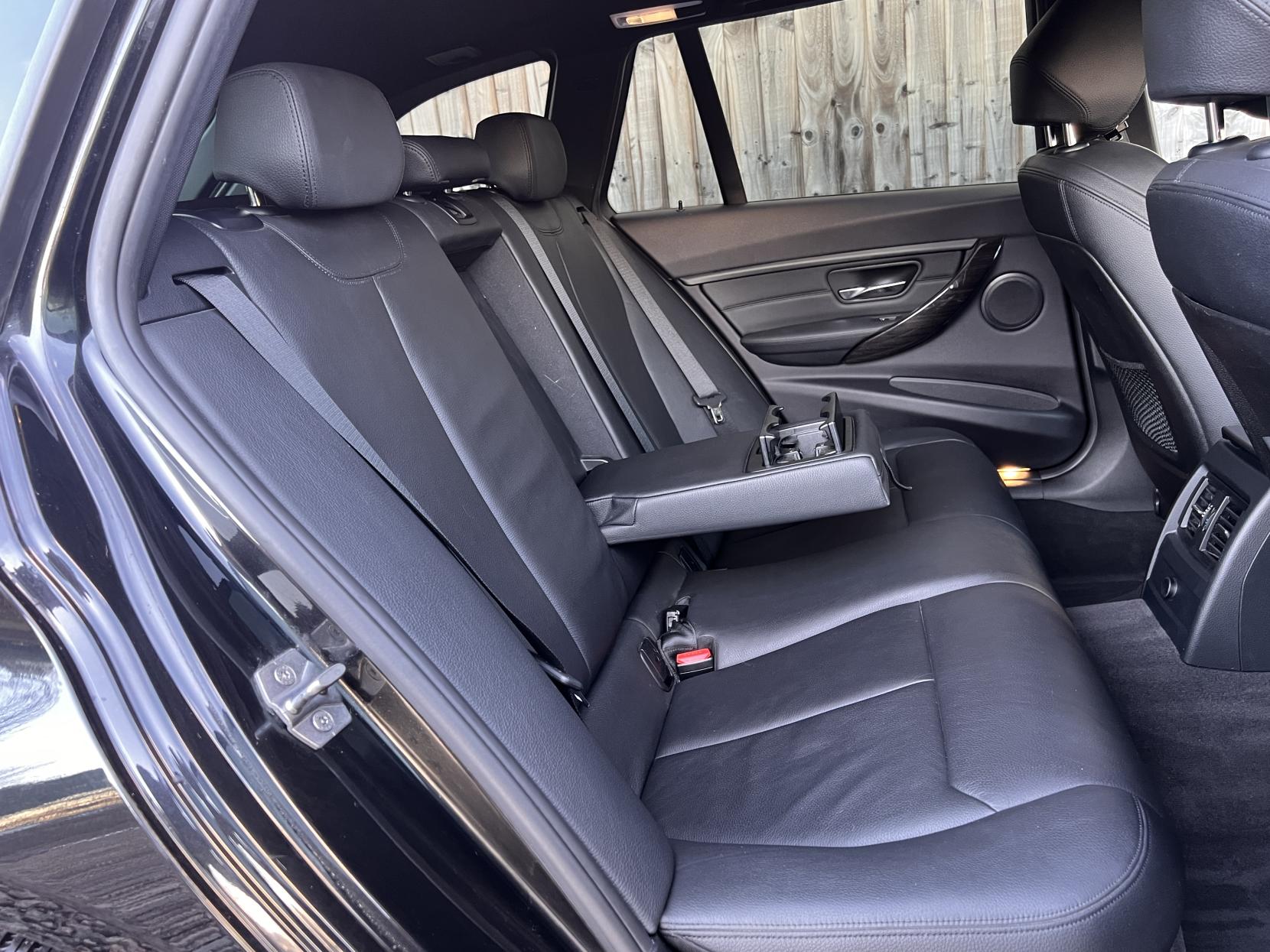 BMW 3 Series 330d M Sport Touring 5dr Diesel Auto xDrive Euro 5 (s/s) (258 ps)