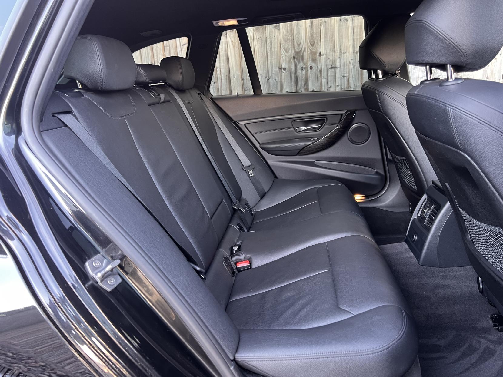 BMW 3 Series 330d M Sport Touring 5dr Diesel Auto xDrive Euro 5 (s/s) (258 ps)