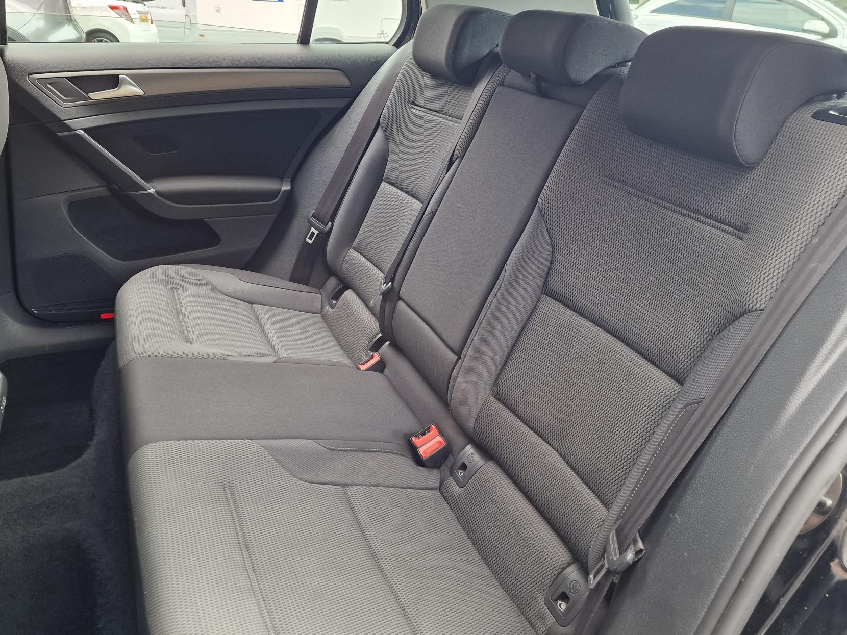 Volkswagen Golf 1.6 TDI BlueMotion Tech SE Hatchback 5dr Diesel Manual Euro 5 (s/s) (105 ps)