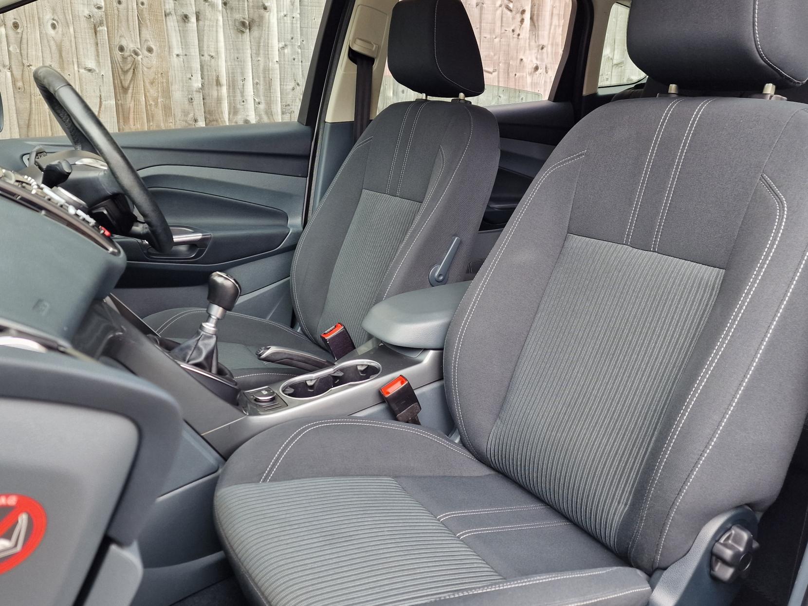 Ford C-Max 1.6 TDCi Titanium MPV 5dr Diesel Manual Euro 5 (115 ps)