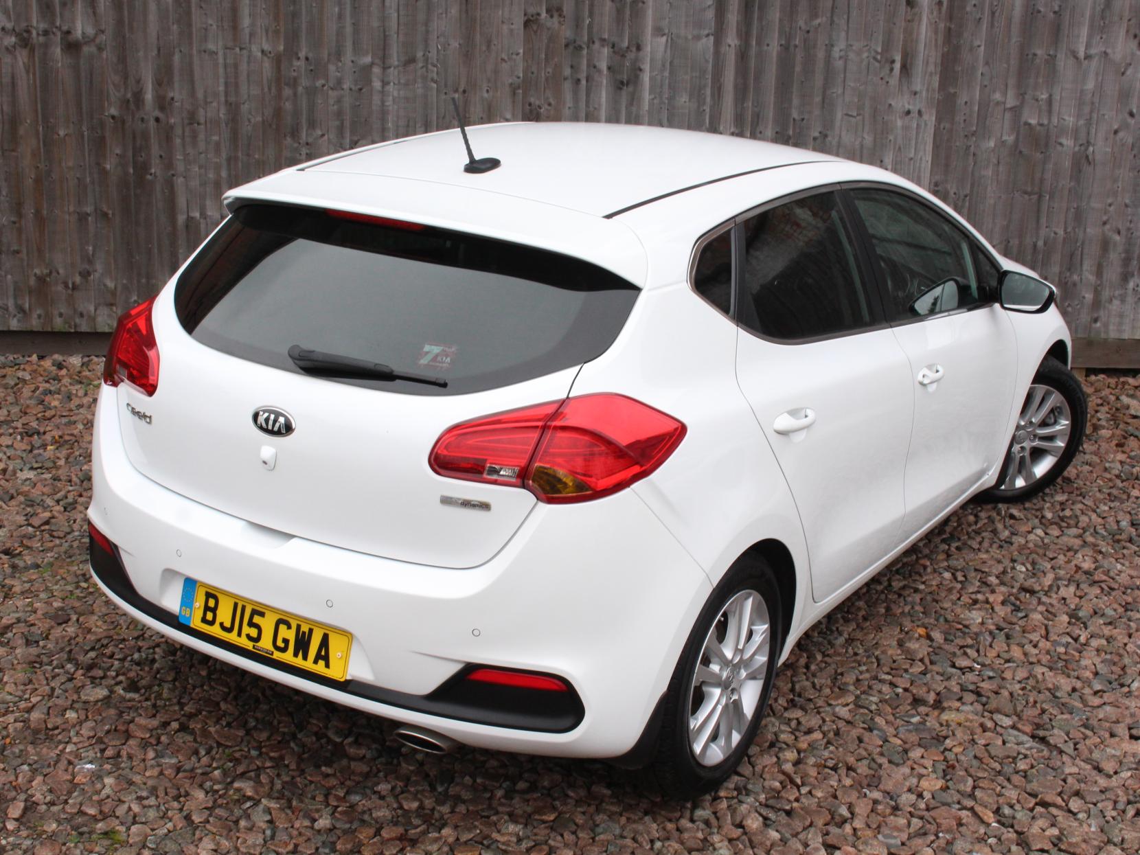 Kia Ceed 1.6 CRDi EcoDynamics 3 Hatchback 5dr Diesel Manual Euro 5 (s/s) (126 bhp)