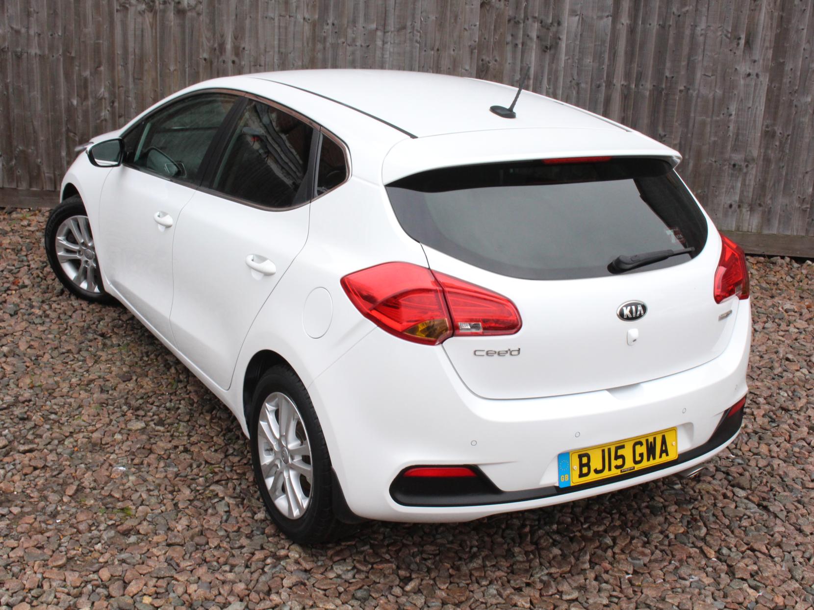 Kia Ceed 1.6 CRDi EcoDynamics 3 Hatchback 5dr Diesel Manual Euro 5 (s/s) (126 bhp)