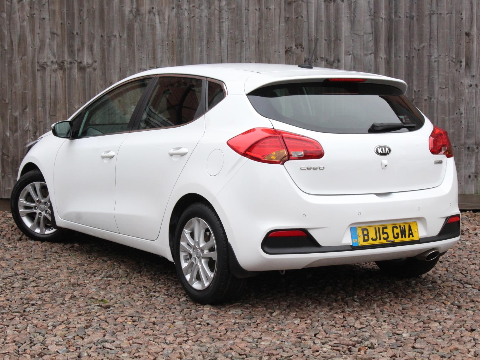 Kia Ceed 1.6 CRDi EcoDynamics 3 Hatchback 5dr Diesel Manual Euro 5 (s/s) (126 bhp)