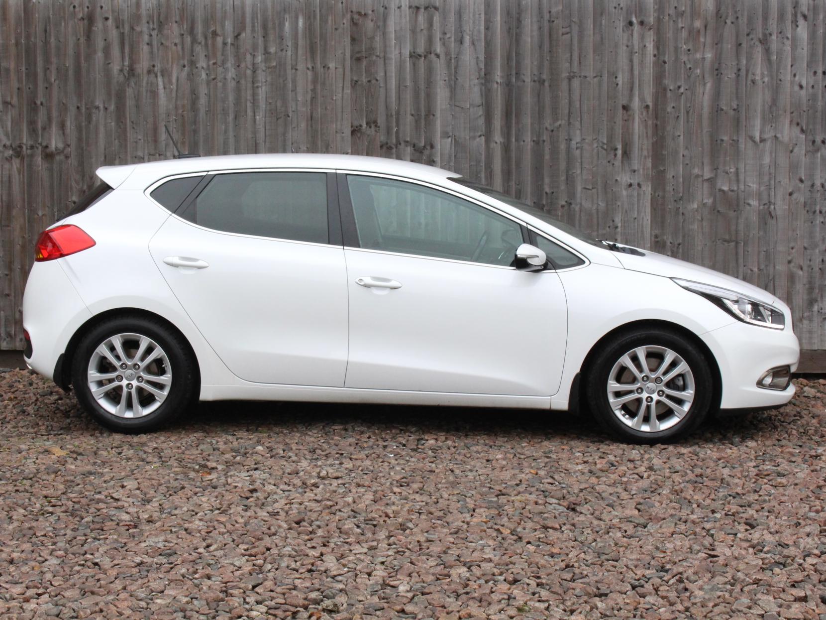 Kia Ceed 1.6 CRDi EcoDynamics 3 Hatchback 5dr Diesel Manual Euro 5 (s/s) (126 bhp)