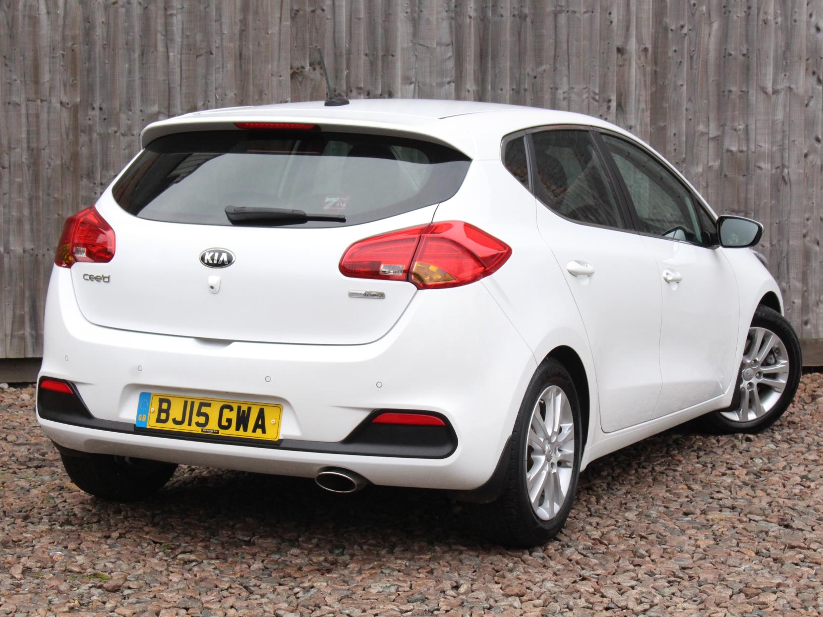 Kia Ceed 1.6 CRDi EcoDynamics 3 Hatchback 5dr Diesel Manual Euro 5 (s/s) (126 bhp)