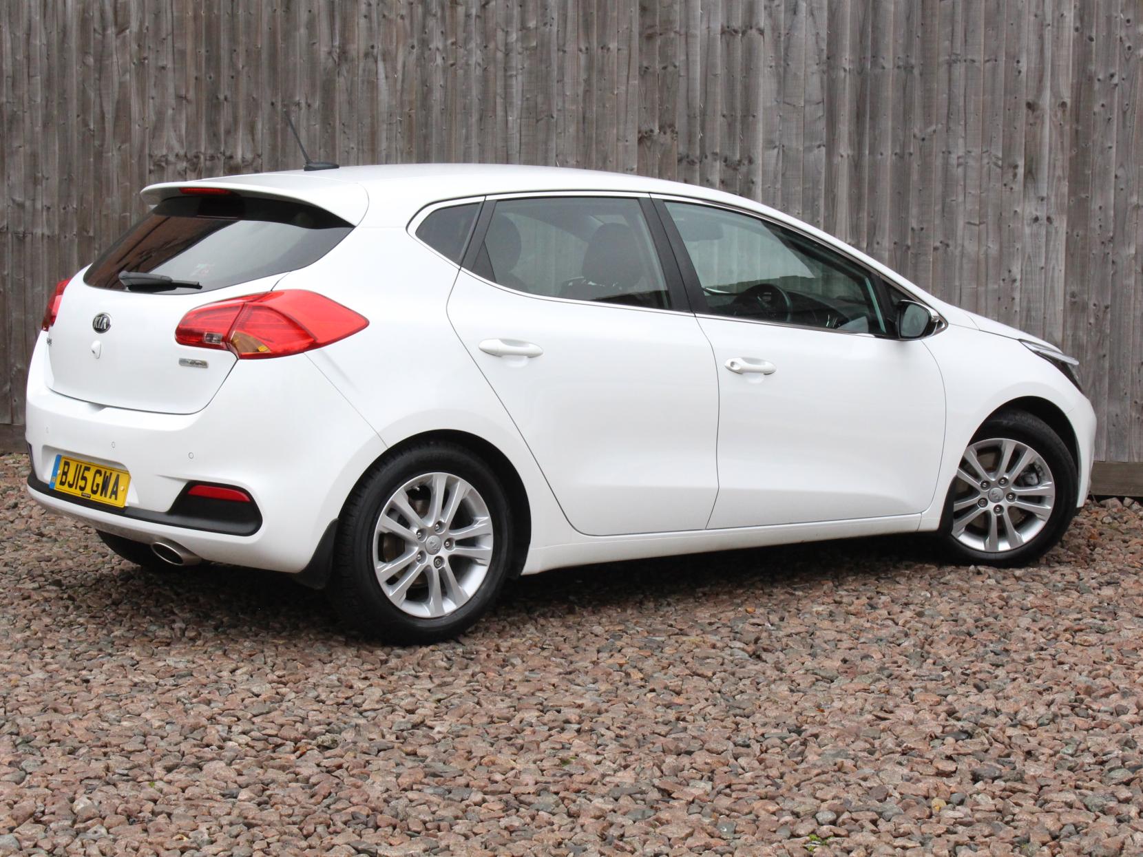 Kia Ceed 1.6 CRDi EcoDynamics 3 Hatchback 5dr Diesel Manual Euro 5 (s/s) (126 bhp)