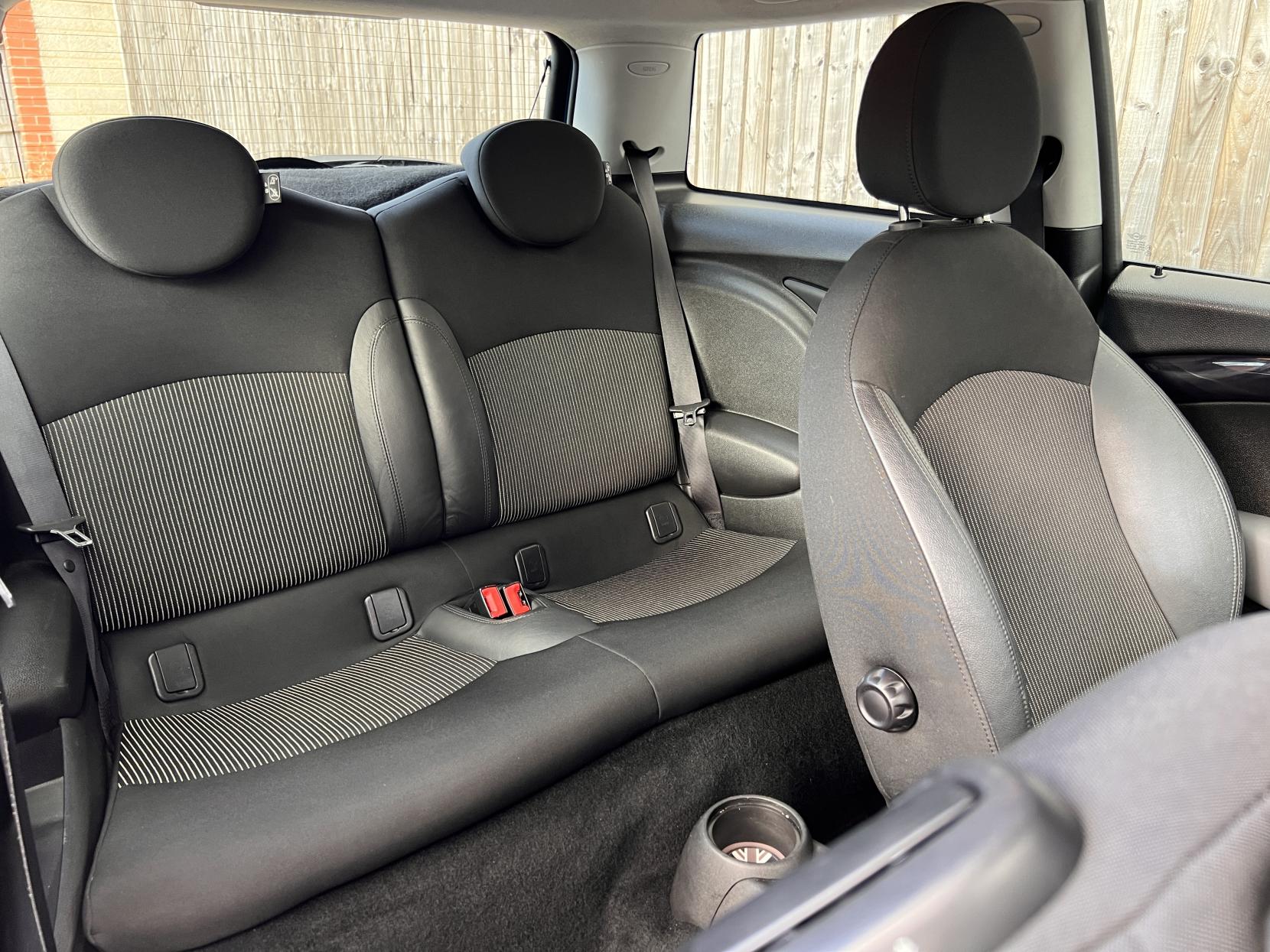 MINI Hatch 1.6 Cooper S Hatchback 3dr Petrol Manual Euro 5 (184 ps)