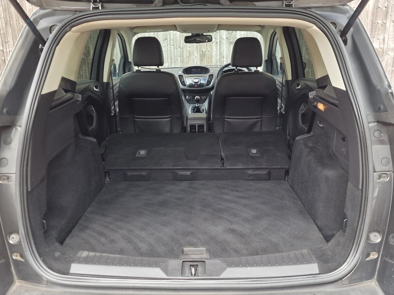 Ford Kuga 2.0 TDCi Titanium SUV 5dr Diesel Manual 2WD Euro 6 (s/s) (150 ps)