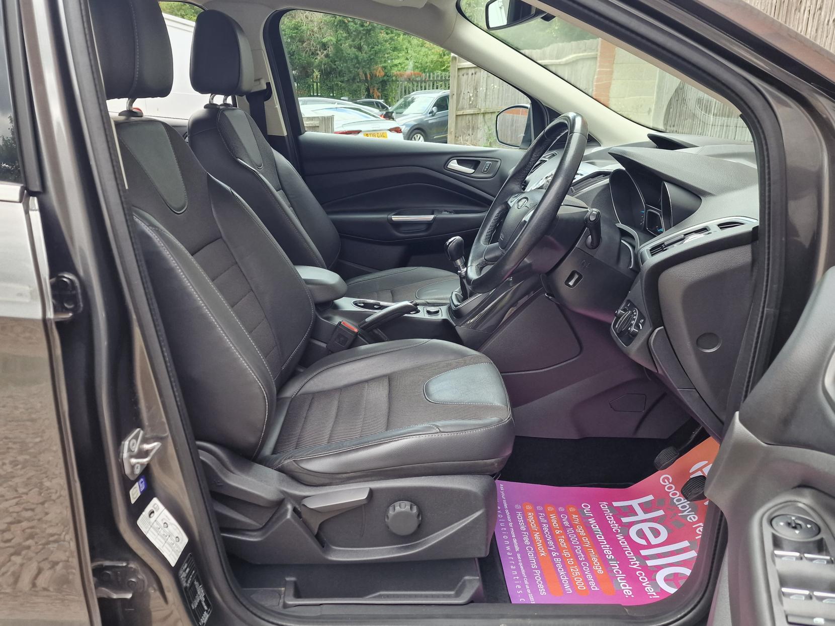 Ford Kuga 2.0 TDCi Titanium SUV 5dr Diesel Manual 2WD Euro 6 (s/s) (150 ps)