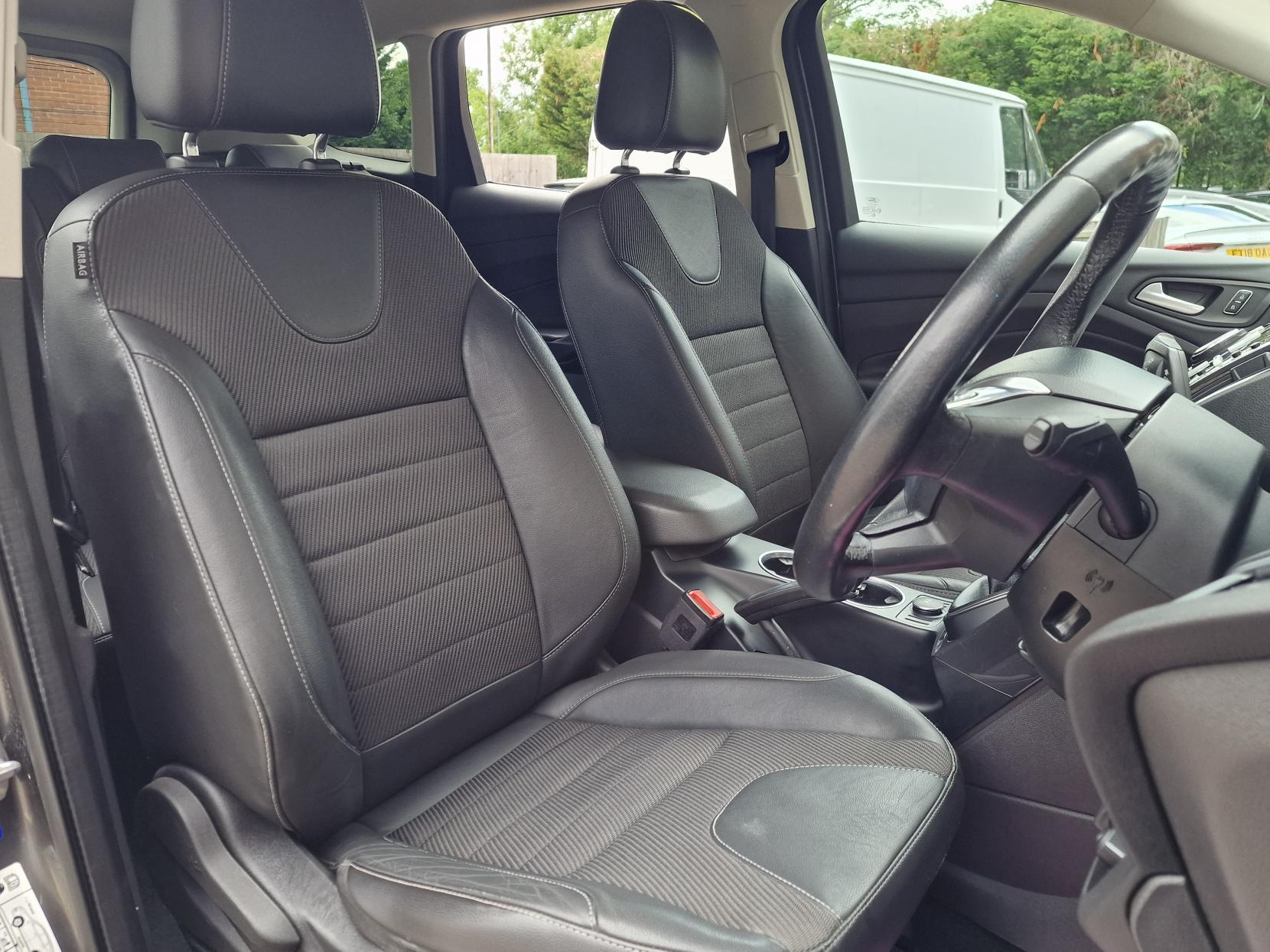 Ford Kuga 2.0 TDCi Titanium SUV 5dr Diesel Manual 2WD Euro 6 (s/s) (150 ps)