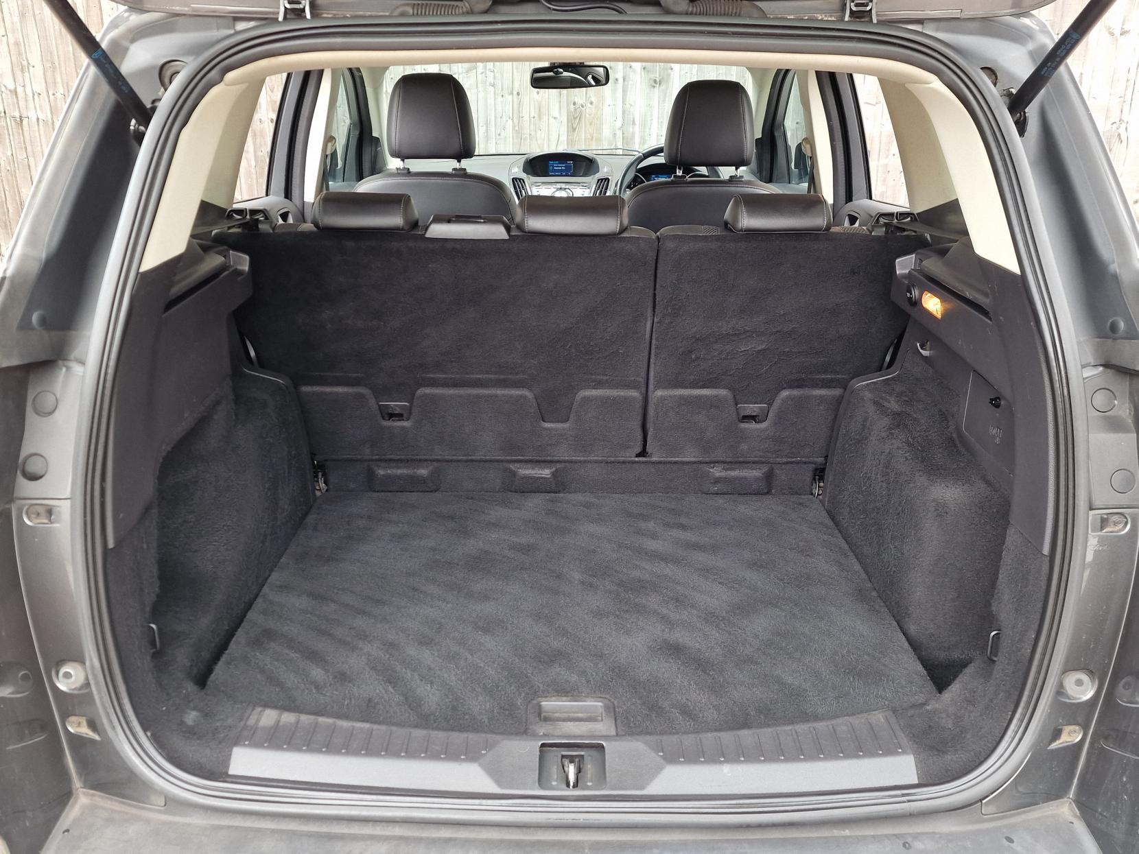 Ford Kuga 2.0 TDCi Titanium SUV 5dr Diesel Manual 2WD Euro 6 (s/s) (150 ps)