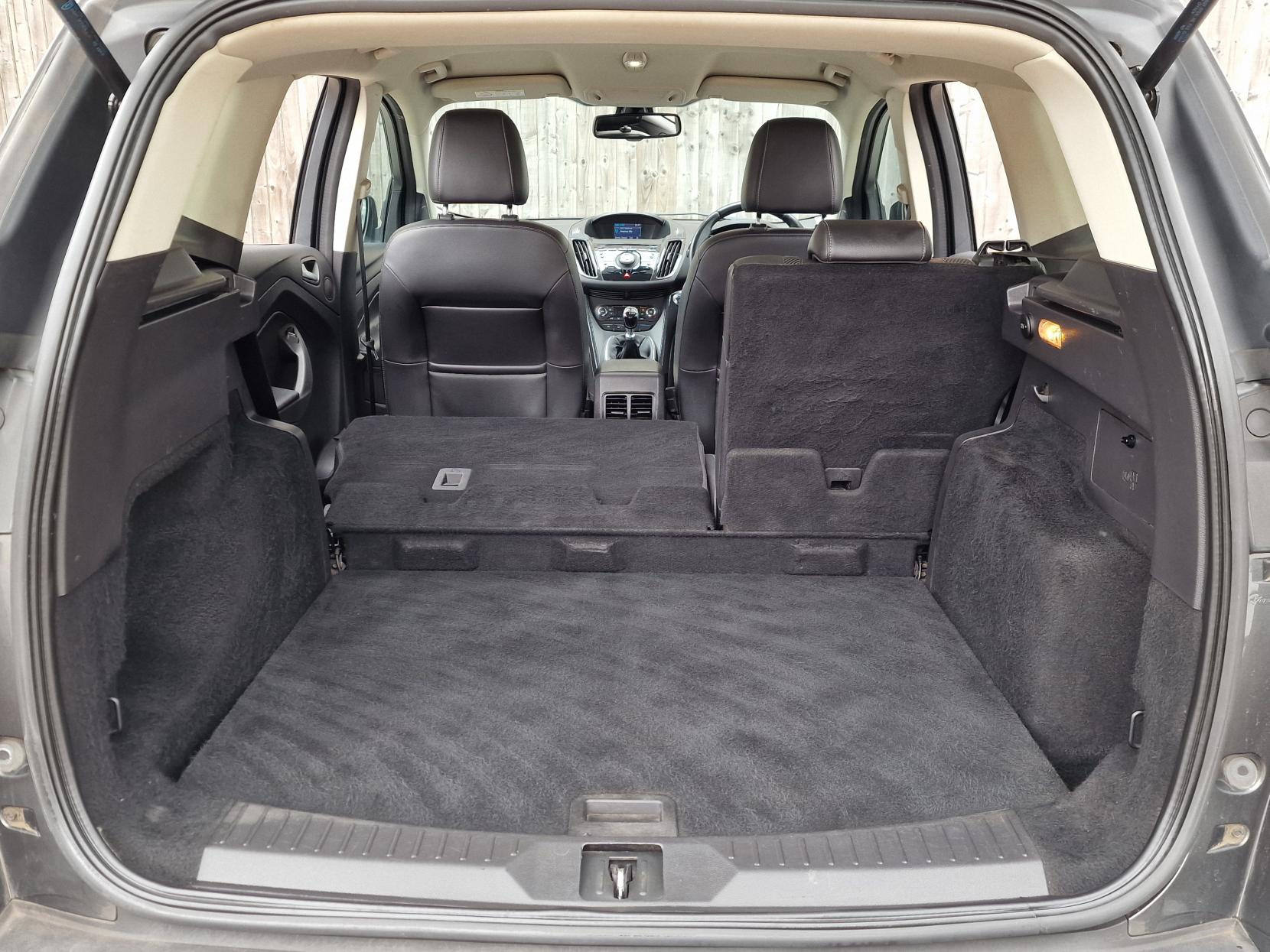Ford Kuga 2.0 TDCi Titanium SUV 5dr Diesel Manual 2WD Euro 6 (s/s) (150 ps)