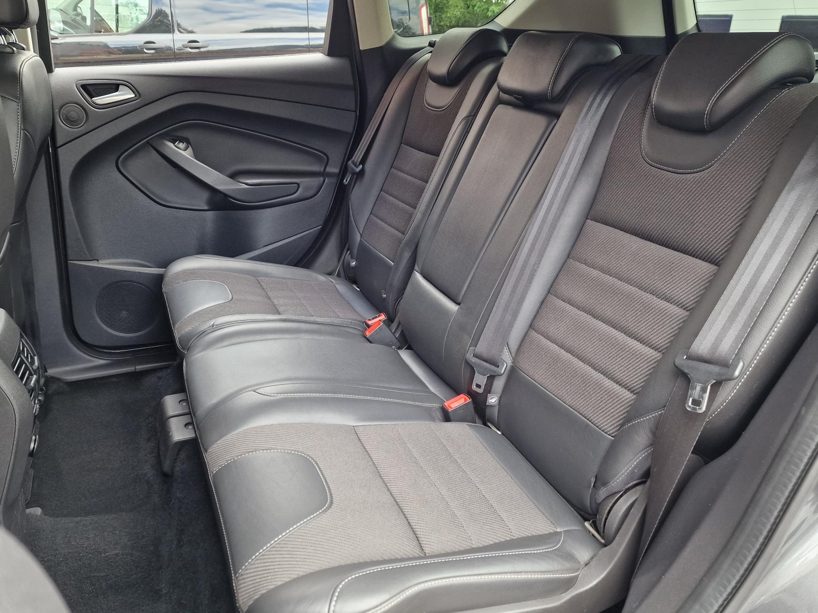 Ford Kuga 2.0 TDCi Titanium SUV 5dr Diesel Manual 2WD Euro 6 (s/s) (150 ps)
