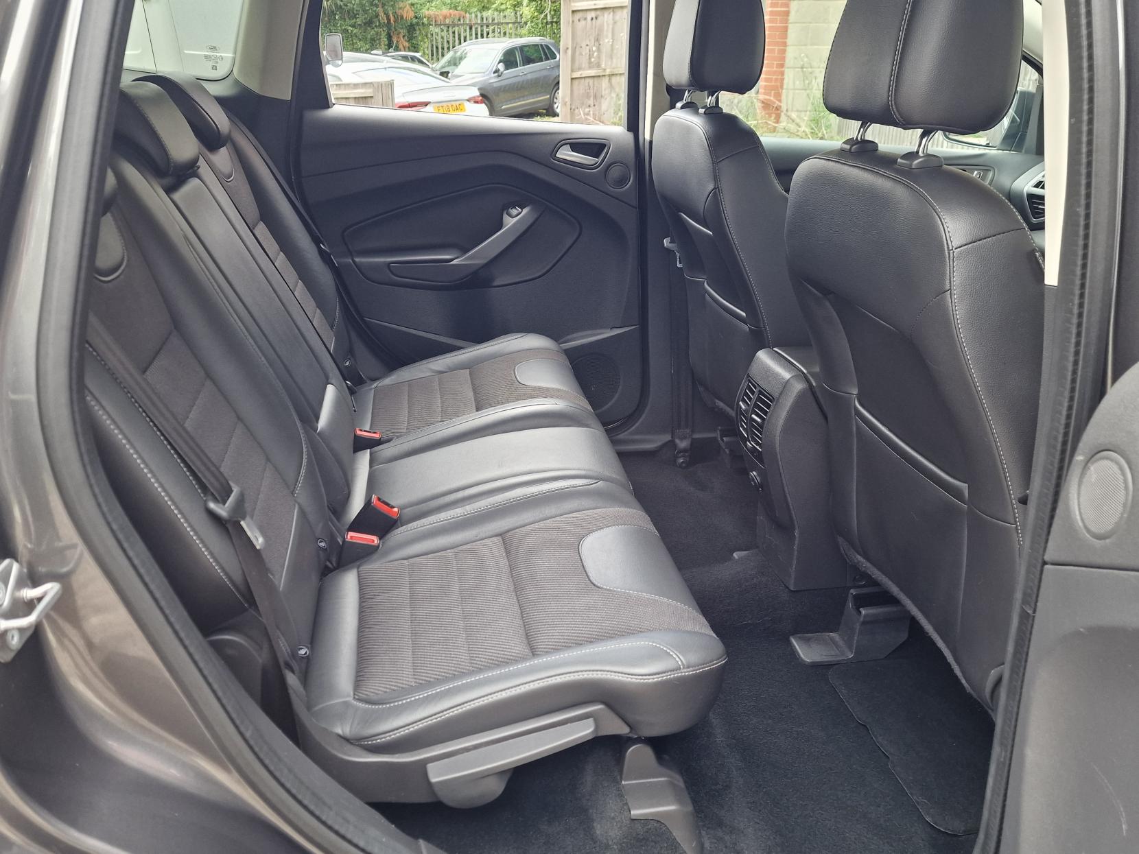 Ford Kuga 2.0 TDCi Titanium SUV 5dr Diesel Manual 2WD Euro 6 (s/s) (150 ps)
