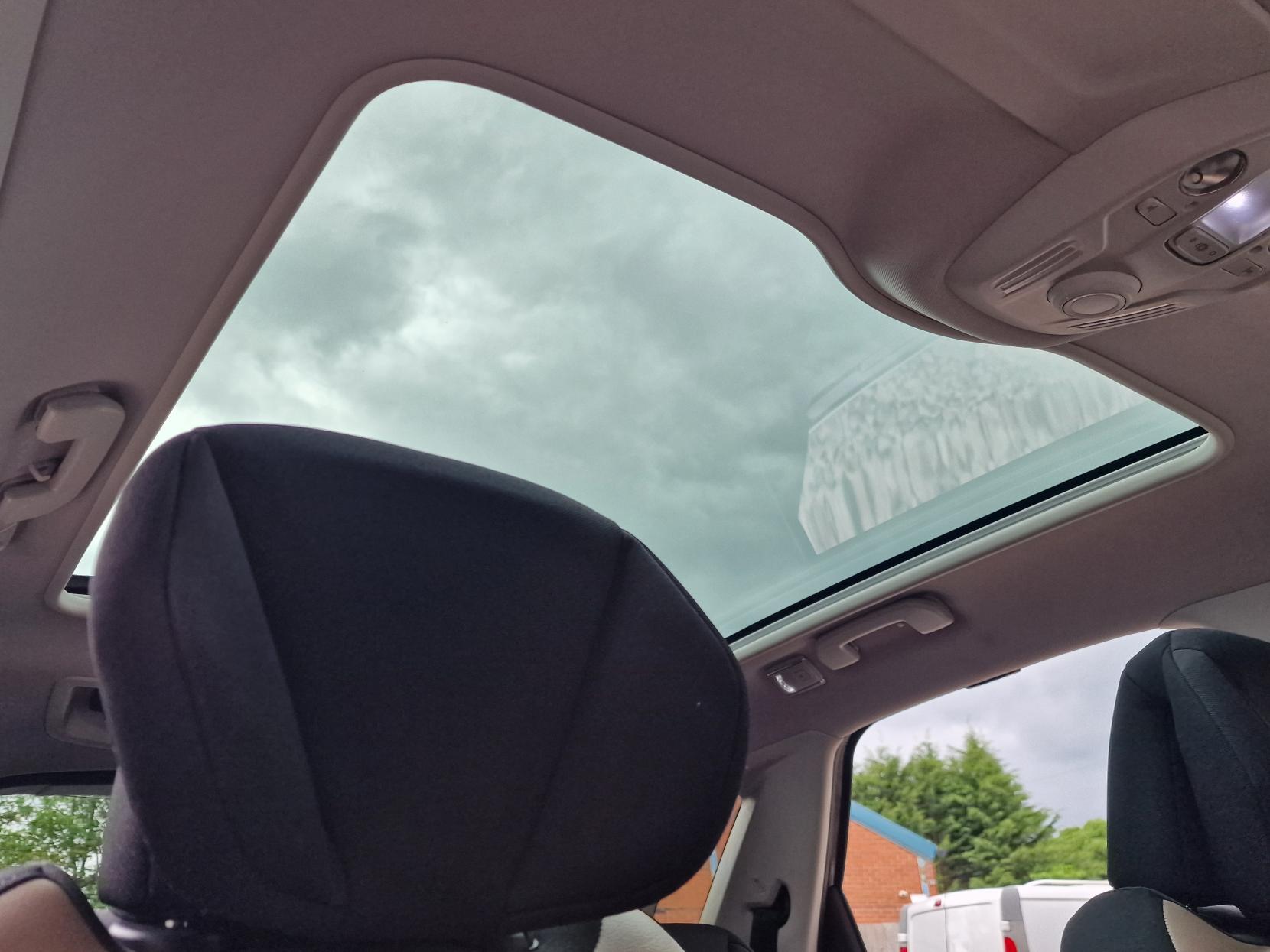 Citroen C4 Picasso 1.6 e-HDi Airdream Exclusive+ MPV 5dr Diesel ETG6 Euro 5 (s/s) (115 ps)
