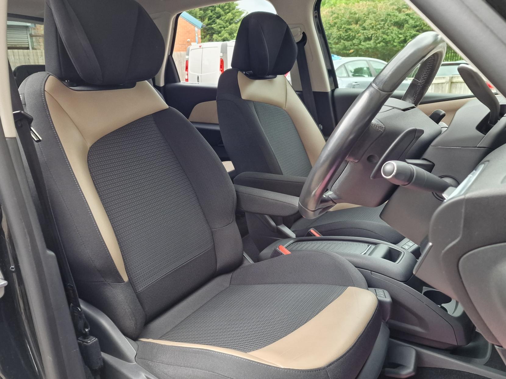 Citroen C4 Picasso 1.6 e-HDi Airdream Exclusive+ MPV 5dr Diesel ETG6 Euro 5 (s/s) (115 ps)