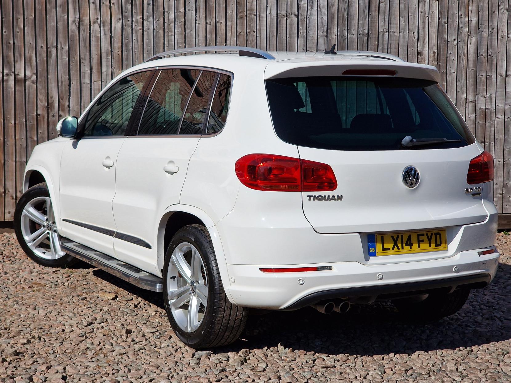 Volkswagen Tiguan 2.0 TDI BlueMotion Tech R-Line SUV 5dr Diesel Manual 4WD Euro 5 (s/s) (140 ps)