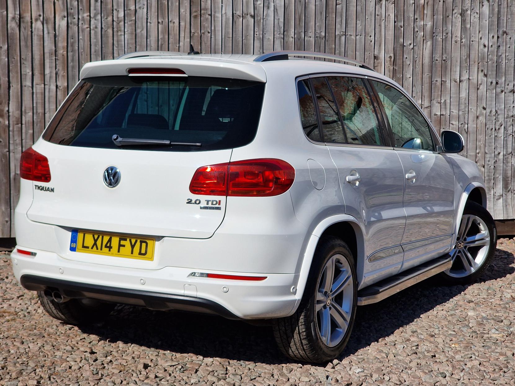 Volkswagen Tiguan 2.0 TDI BlueMotion Tech R-Line SUV 5dr Diesel Manual 4WD Euro 5 (s/s) (140 ps)
