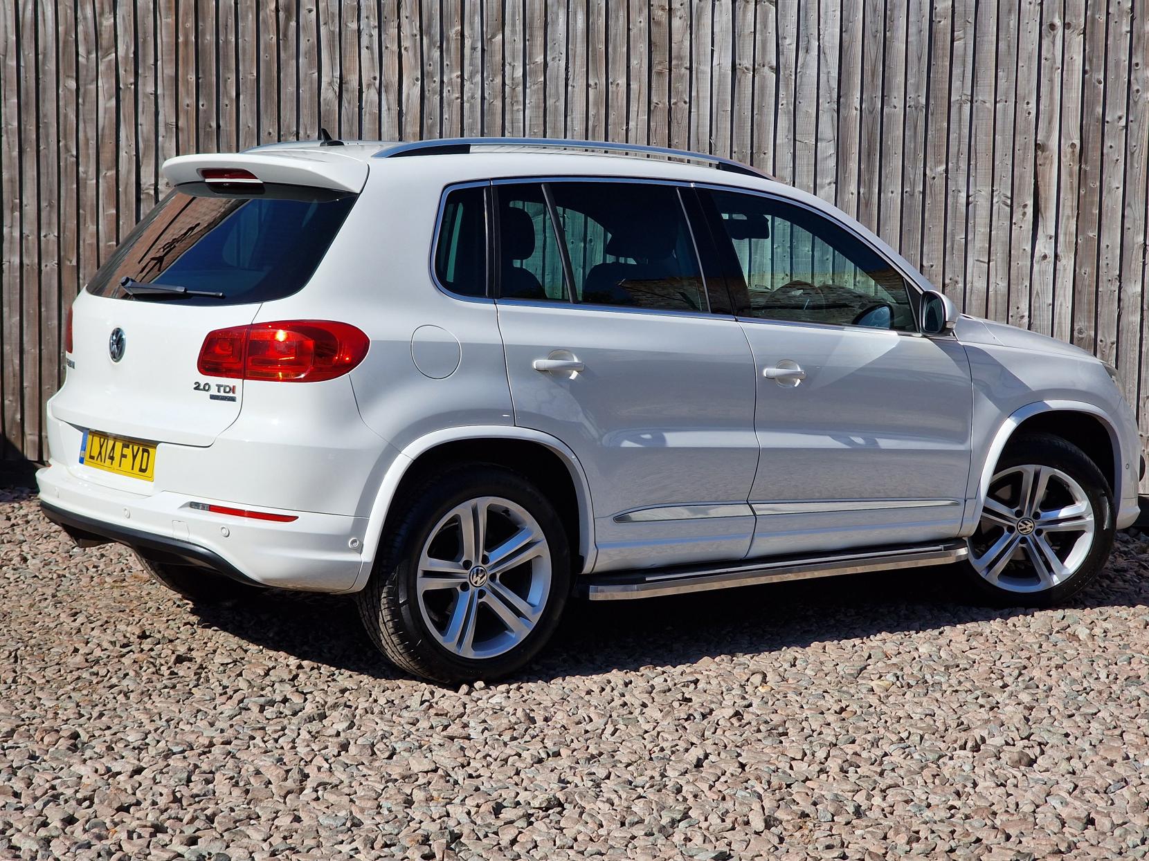 Volkswagen Tiguan 2.0 TDI BlueMotion Tech R-Line SUV 5dr Diesel Manual 4WD Euro 5 (s/s) (140 ps)