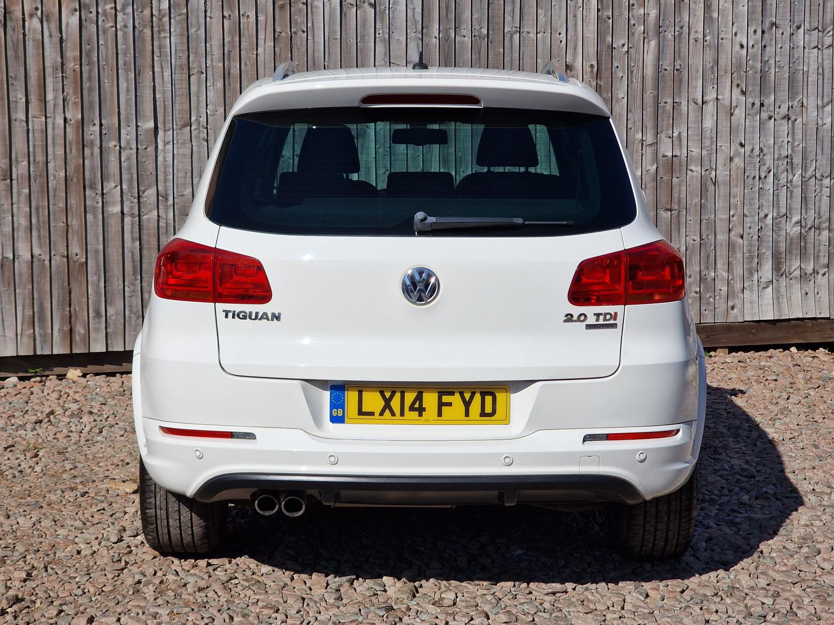 Volkswagen Tiguan 2.0 TDI BlueMotion Tech R-Line SUV 5dr Diesel Manual 4WD Euro 5 (s/s) (140 ps)