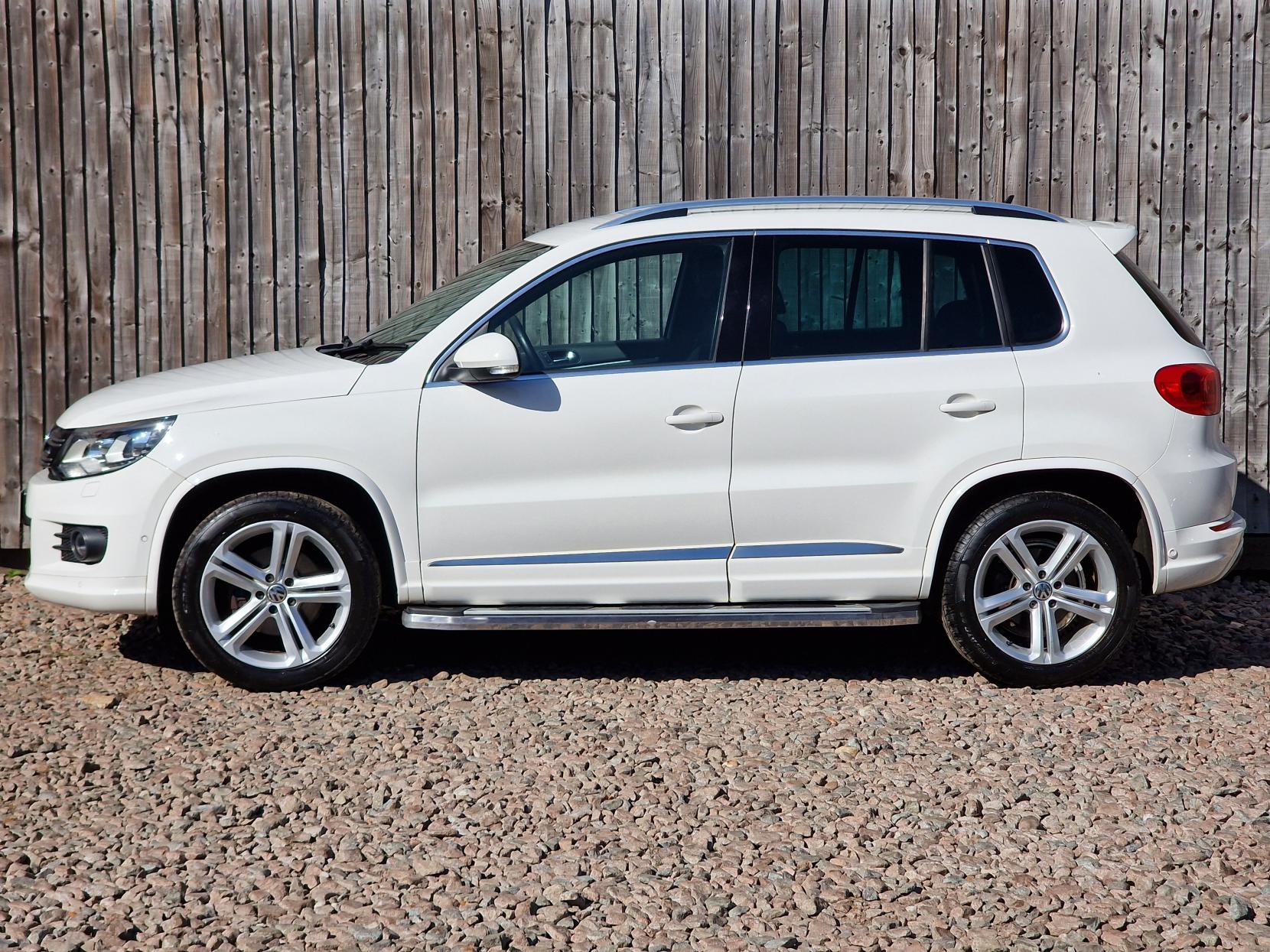 Volkswagen Tiguan 2.0 TDI BlueMotion Tech R-Line SUV 5dr Diesel Manual 4WD Euro 5 (s/s) (140 ps)