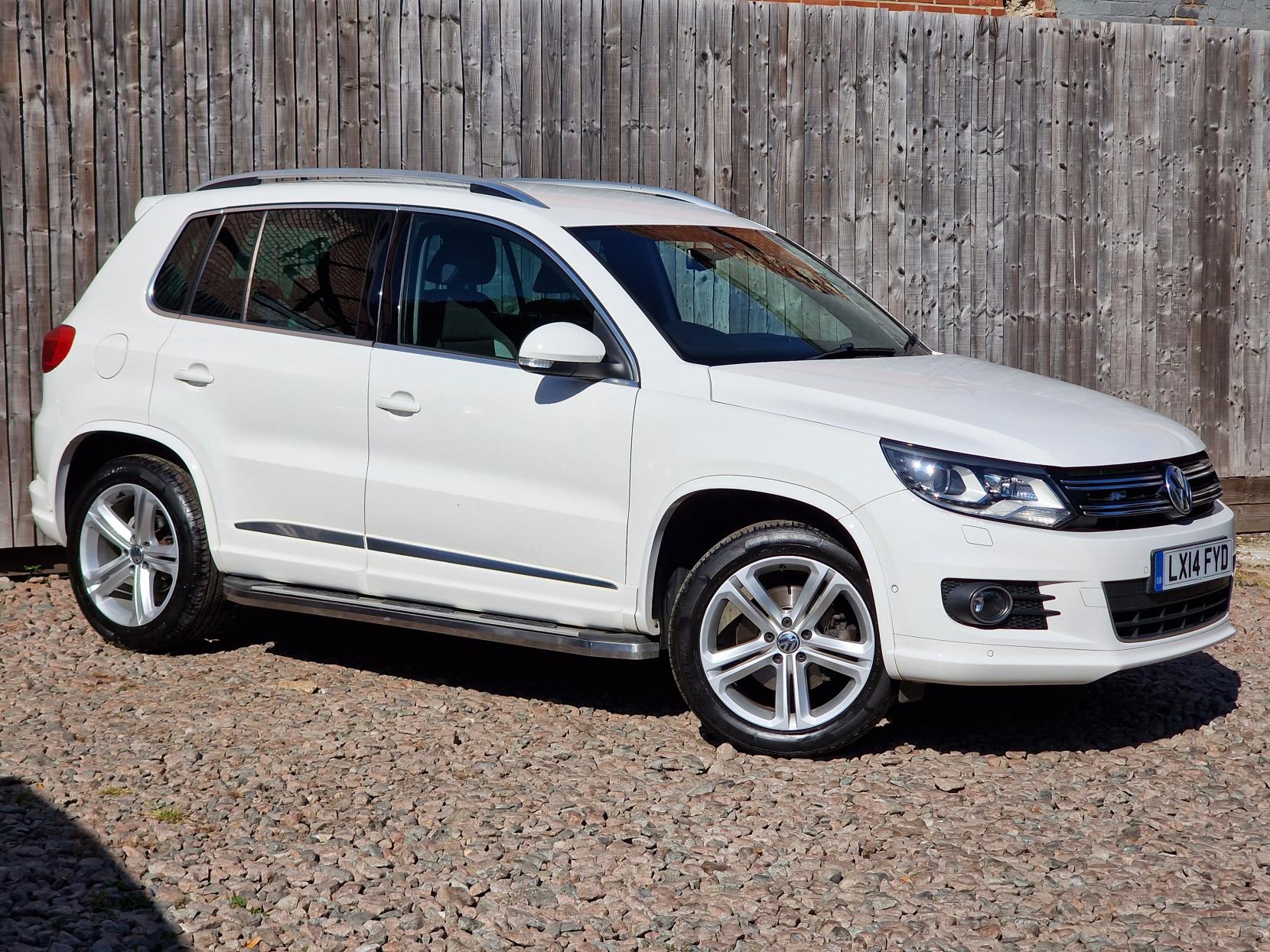 Volkswagen Tiguan 2.0 TDI BlueMotion Tech R-Line SUV 5dr Diesel Manual 4WD Euro 5 (s/s) (140 ps)
