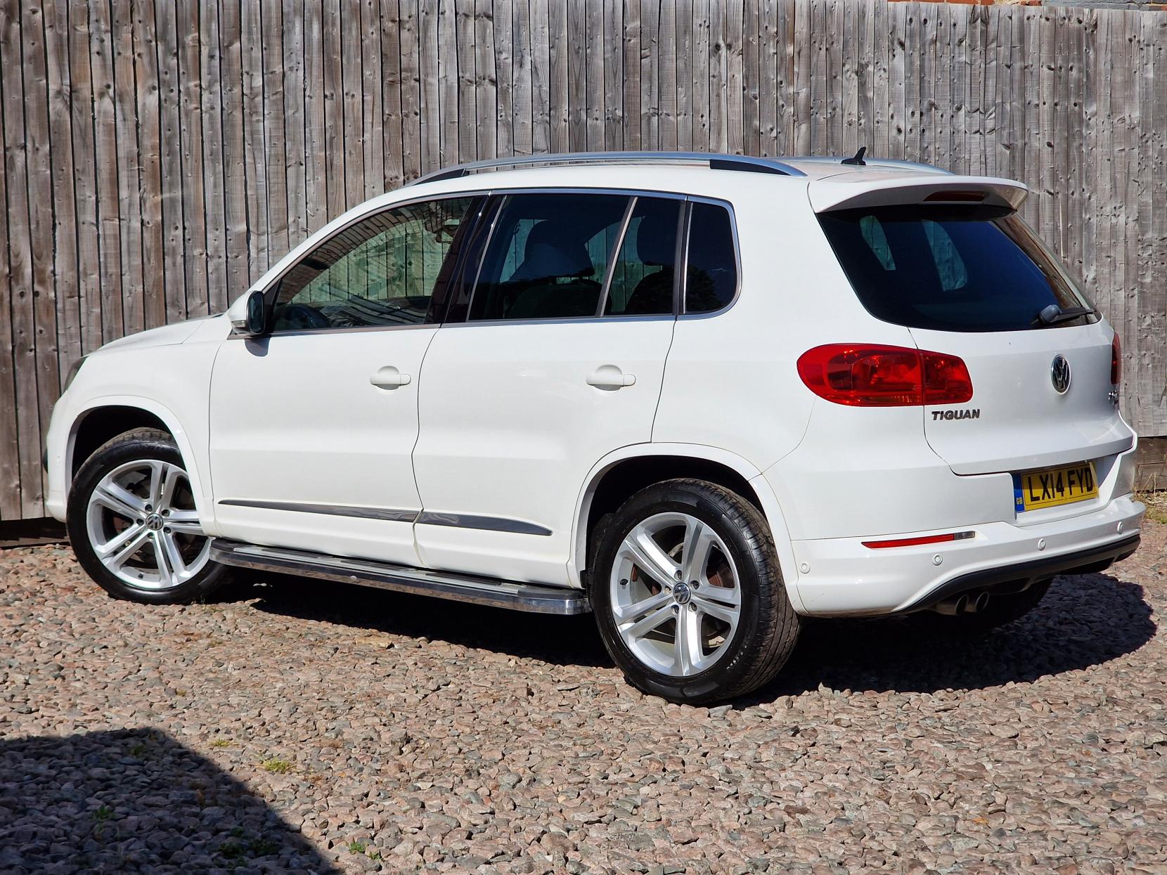 Volkswagen Tiguan 2.0 TDI BlueMotion Tech R-Line SUV 5dr Diesel Manual 4WD Euro 5 (s/s) (140 ps)
