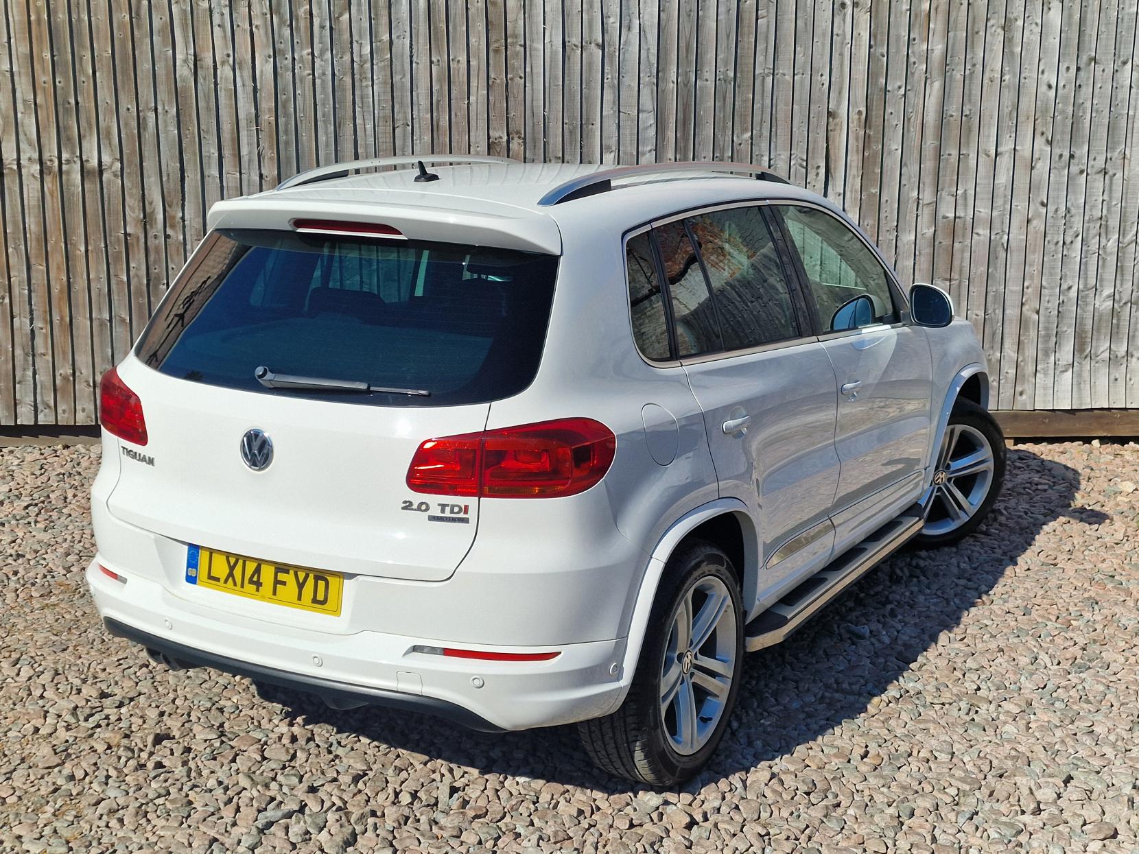 Volkswagen Tiguan 2.0 TDI BlueMotion Tech R-Line SUV 5dr Diesel Manual 4WD Euro 5 (s/s) (140 ps)