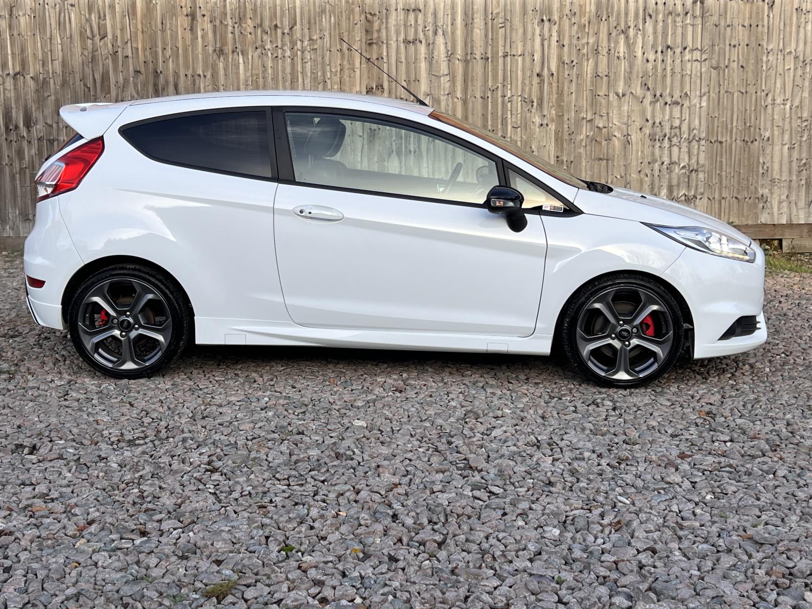 Ford Fiesta 1.6T EcoBoost ST-3 Hatchback 3dr Petrol Manual Euro 6 (182 ps)