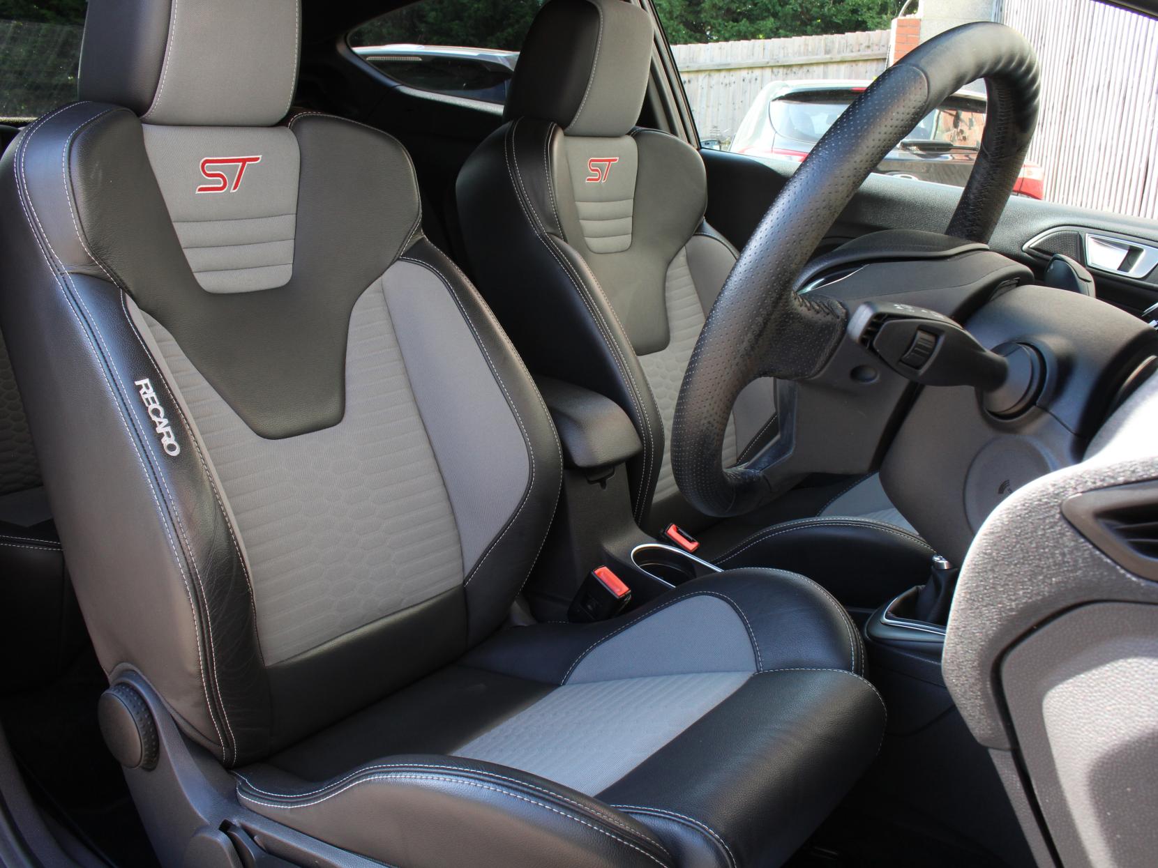 Ford Fiesta 1.6T EcoBoost ST-3 Hatchback 3dr Petrol Manual Euro 6 (182 ps)