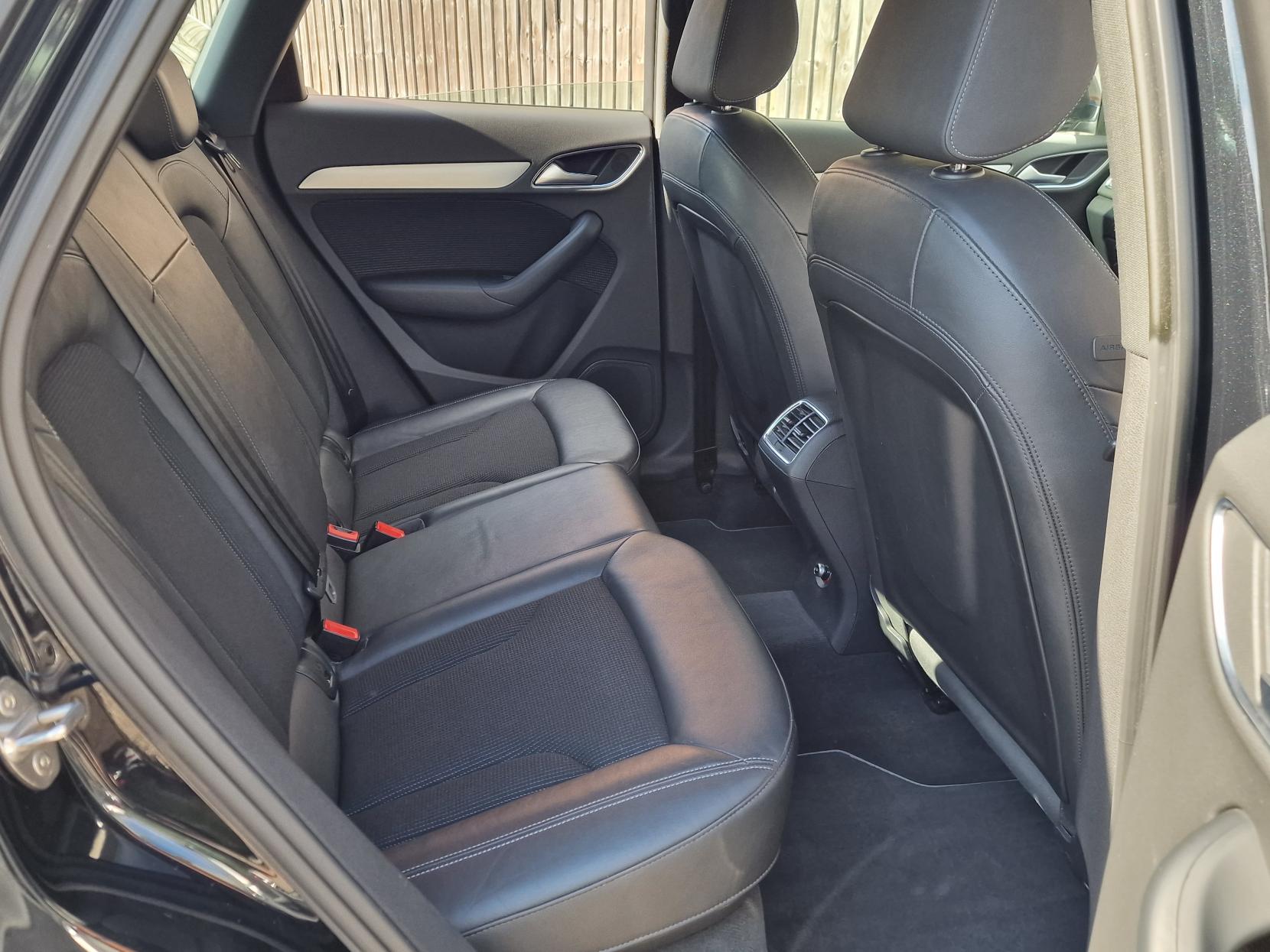 Audi Q3 2.0 TDI S line SUV 5dr Diesel S Tronic quattro Euro 5 (s/s) (177 ps)