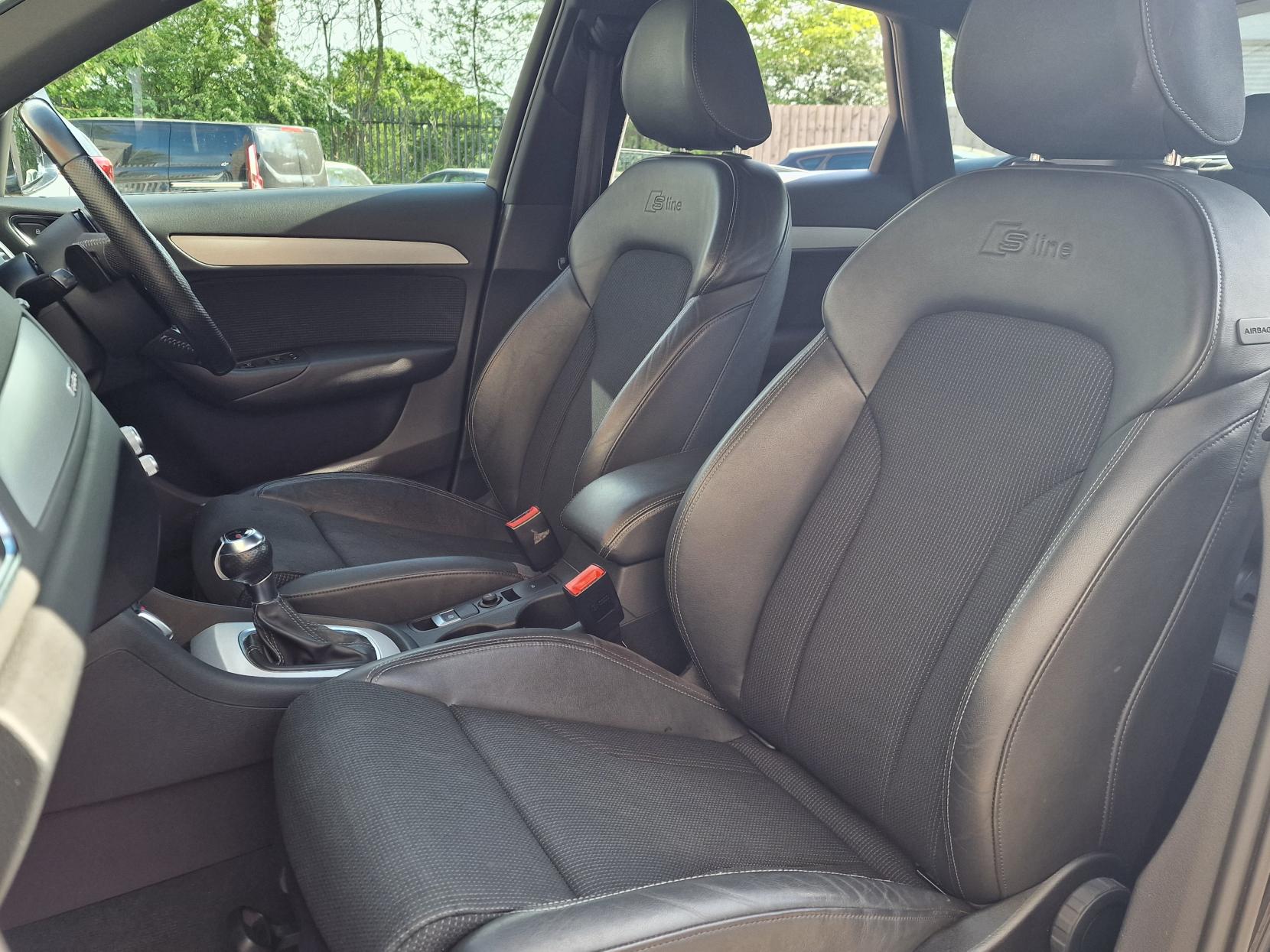Audi Q3 2.0 TDI S line SUV 5dr Diesel S Tronic quattro Euro 5 (s/s) (177 ps)
