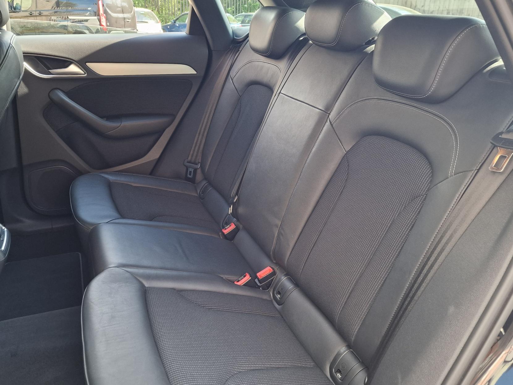 Audi Q3 2.0 TDI S line SUV 5dr Diesel S Tronic quattro Euro 5 (s/s) (177 ps)
