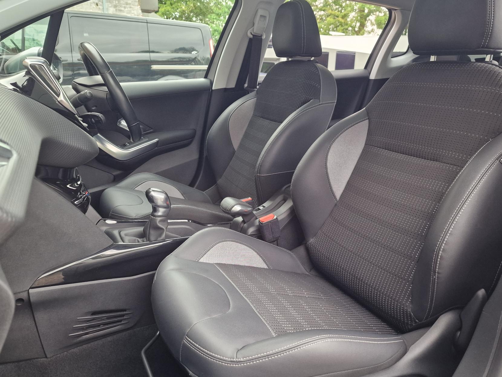 Peugeot 2008 1.2 PureTech Allure Premium SUV 5dr Petrol Manual Euro 6 (82 ps)