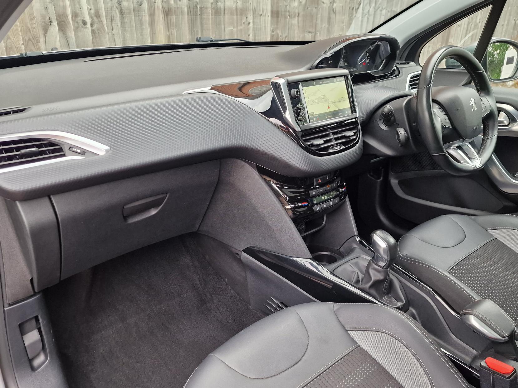 Peugeot 2008 1.2 PureTech Allure Premium SUV 5dr Petrol Manual Euro 6 (82 ps)